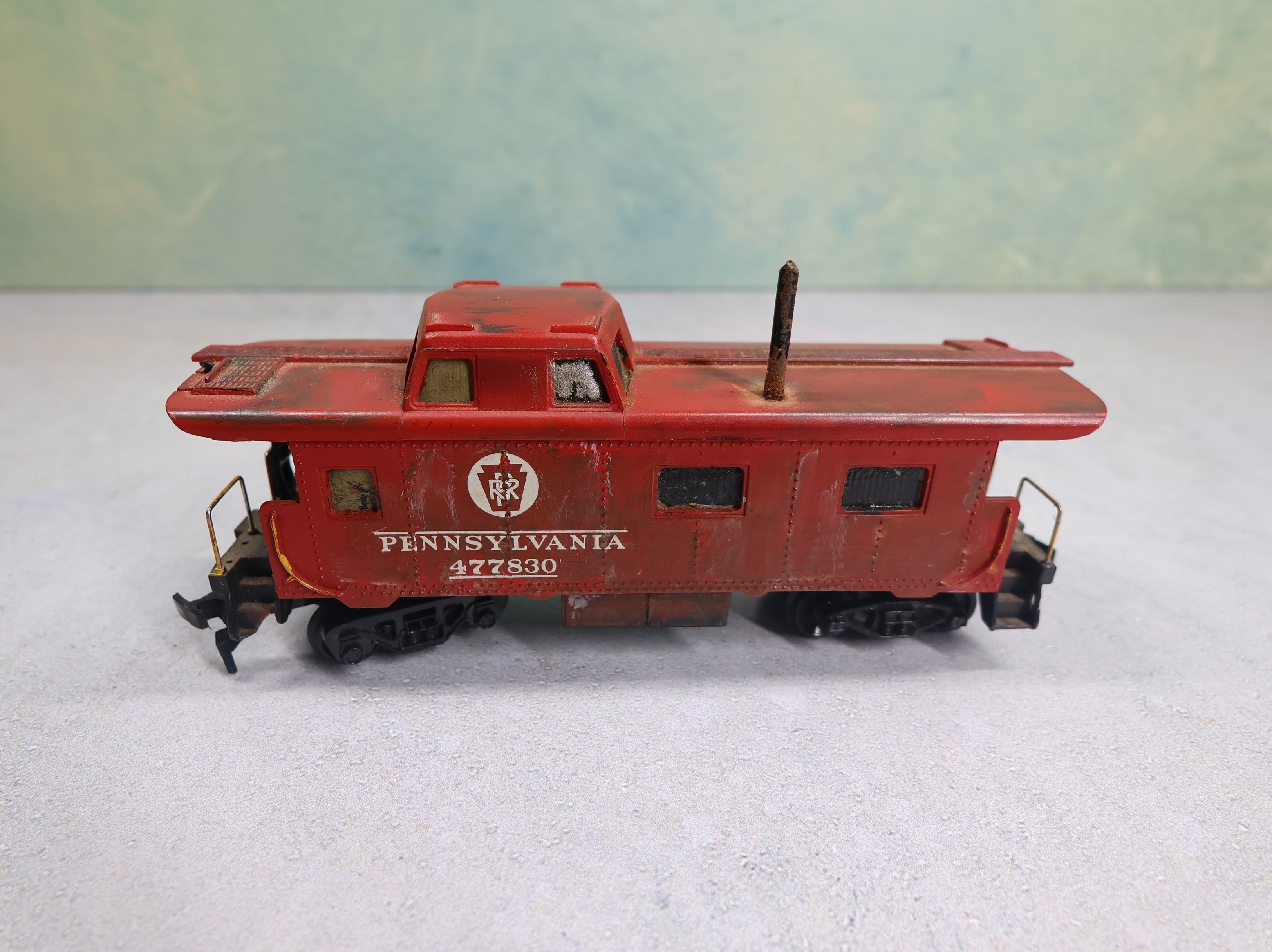 USED HO Scale Caboose Pennsylvania #477830 Weathering