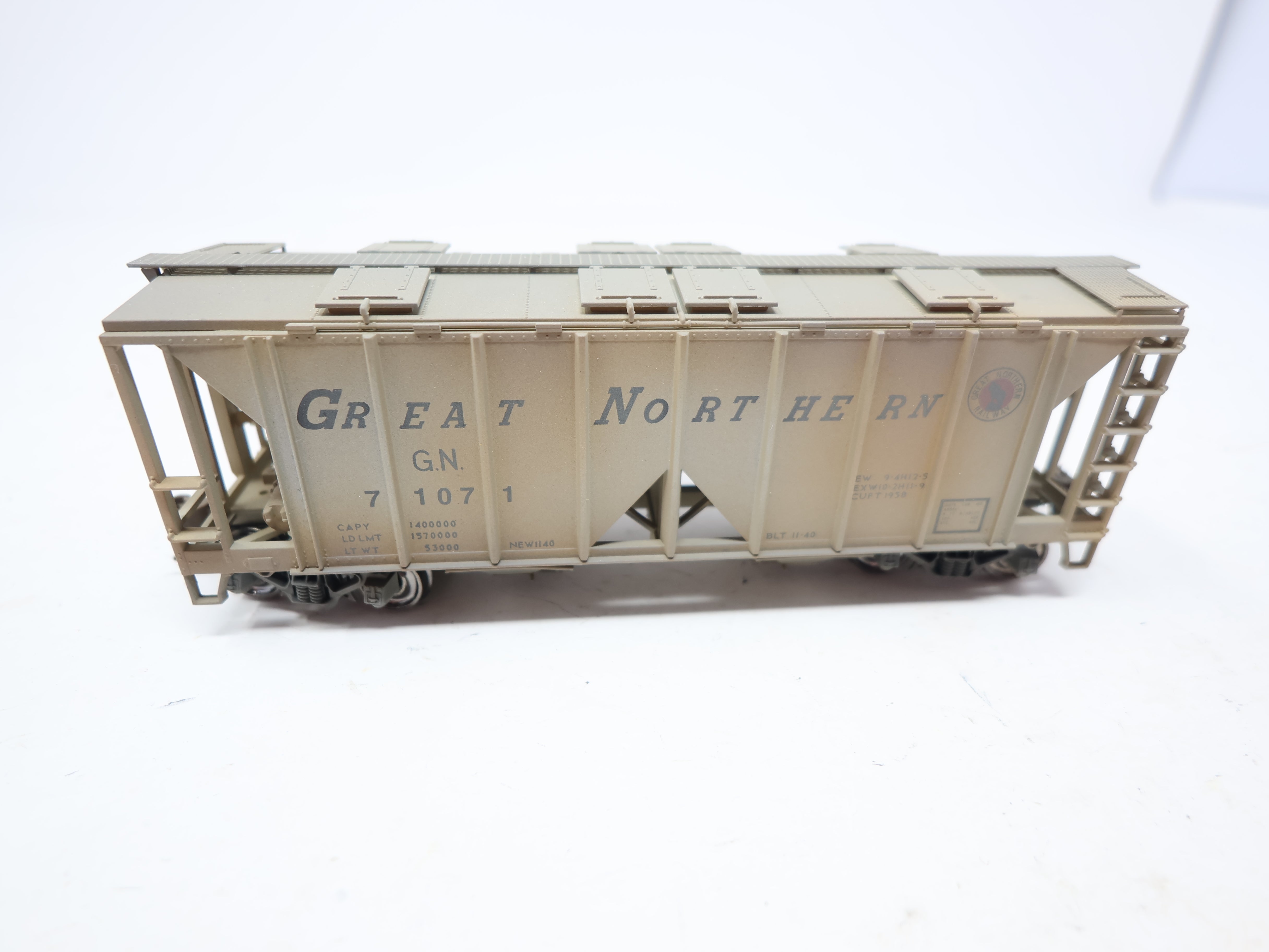 USED Bowser HO Scale, 70T Covered Hopper Weathered, Great Northern GN #71071