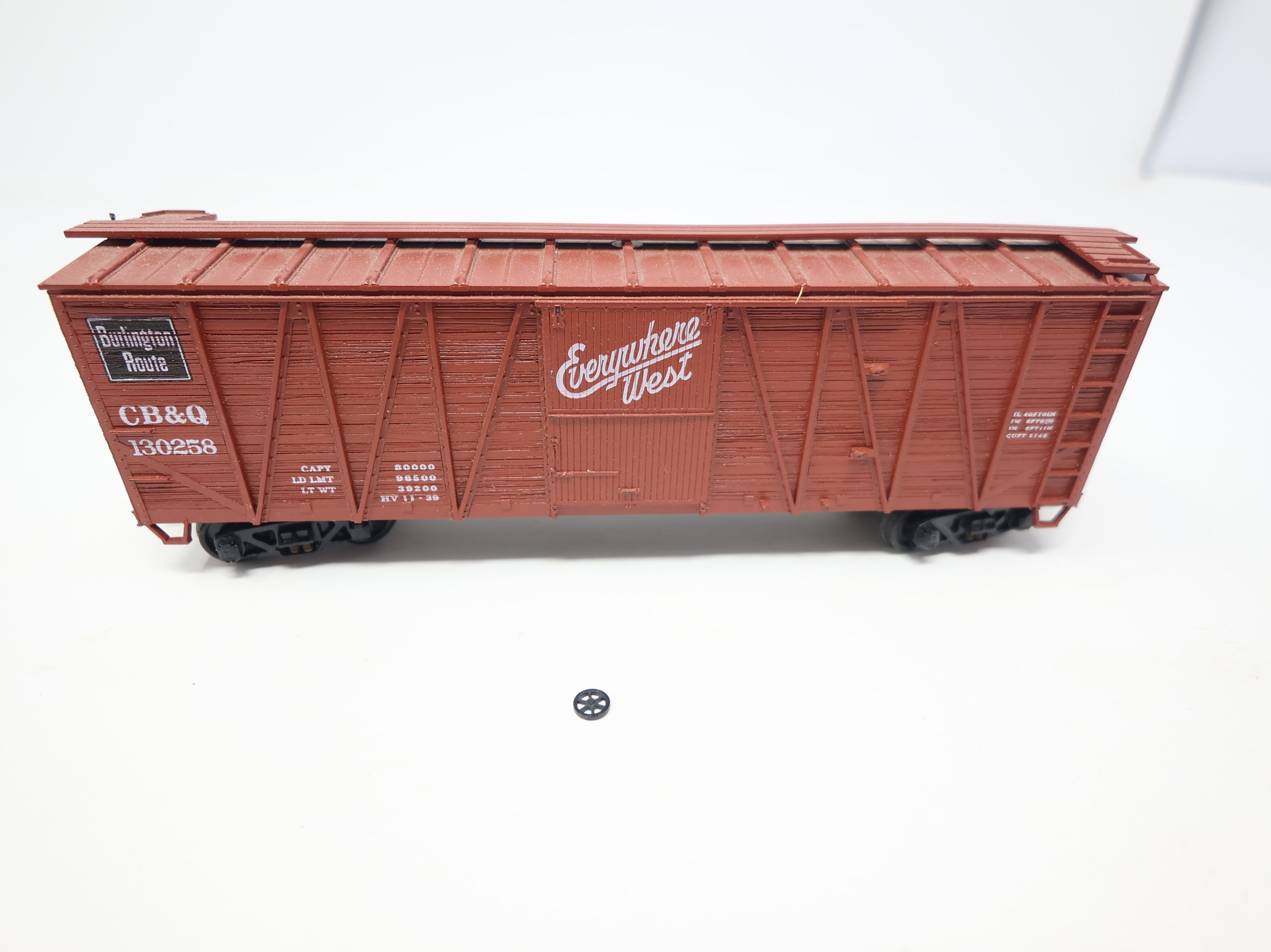 USED Accurail HO Scale 40' Outside Braced Box Car Burlington CB&Q #130258