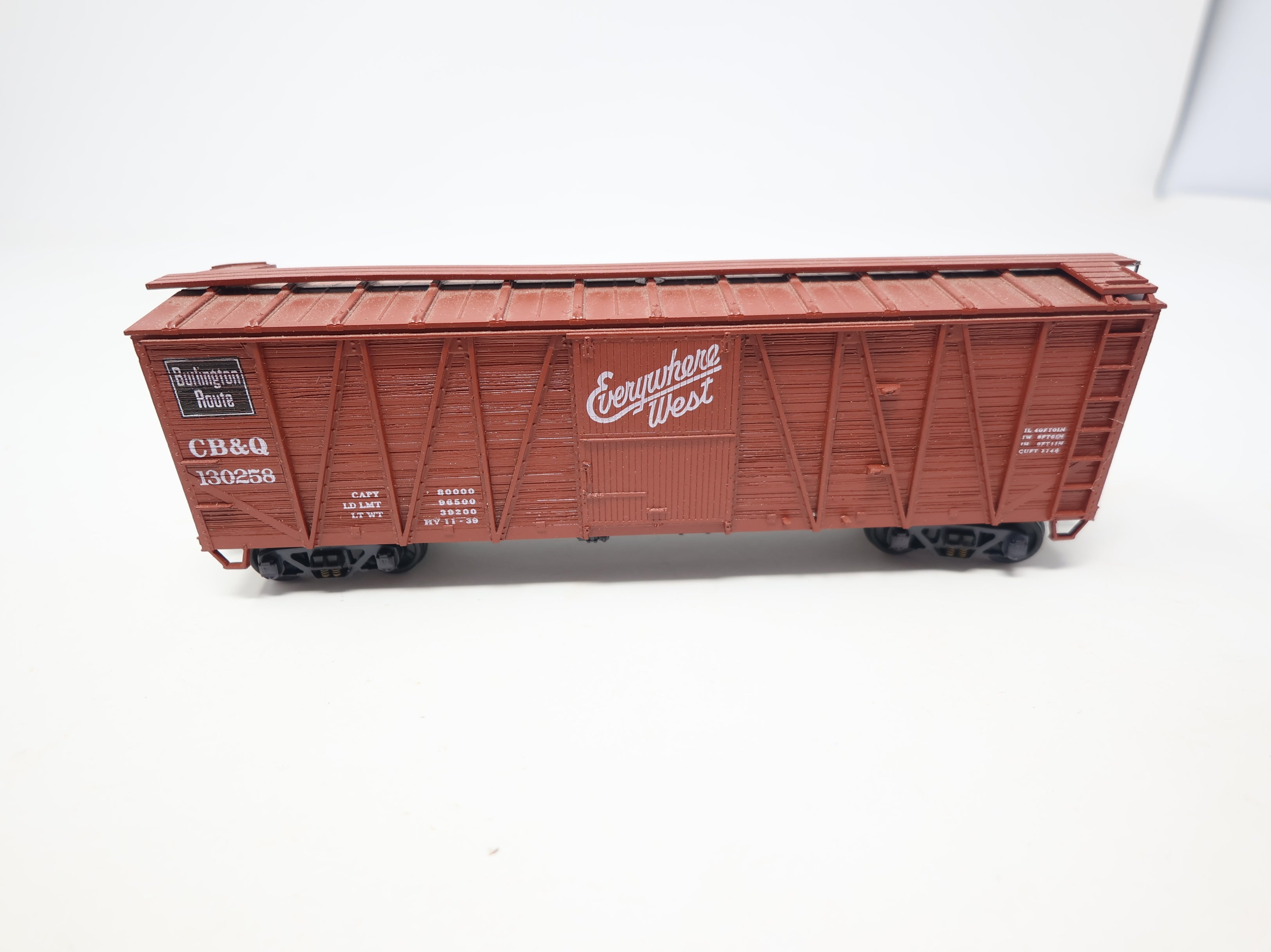 USED Accurail HO Scale 40' Outside Braced Box Car Burlington CB&Q #130258