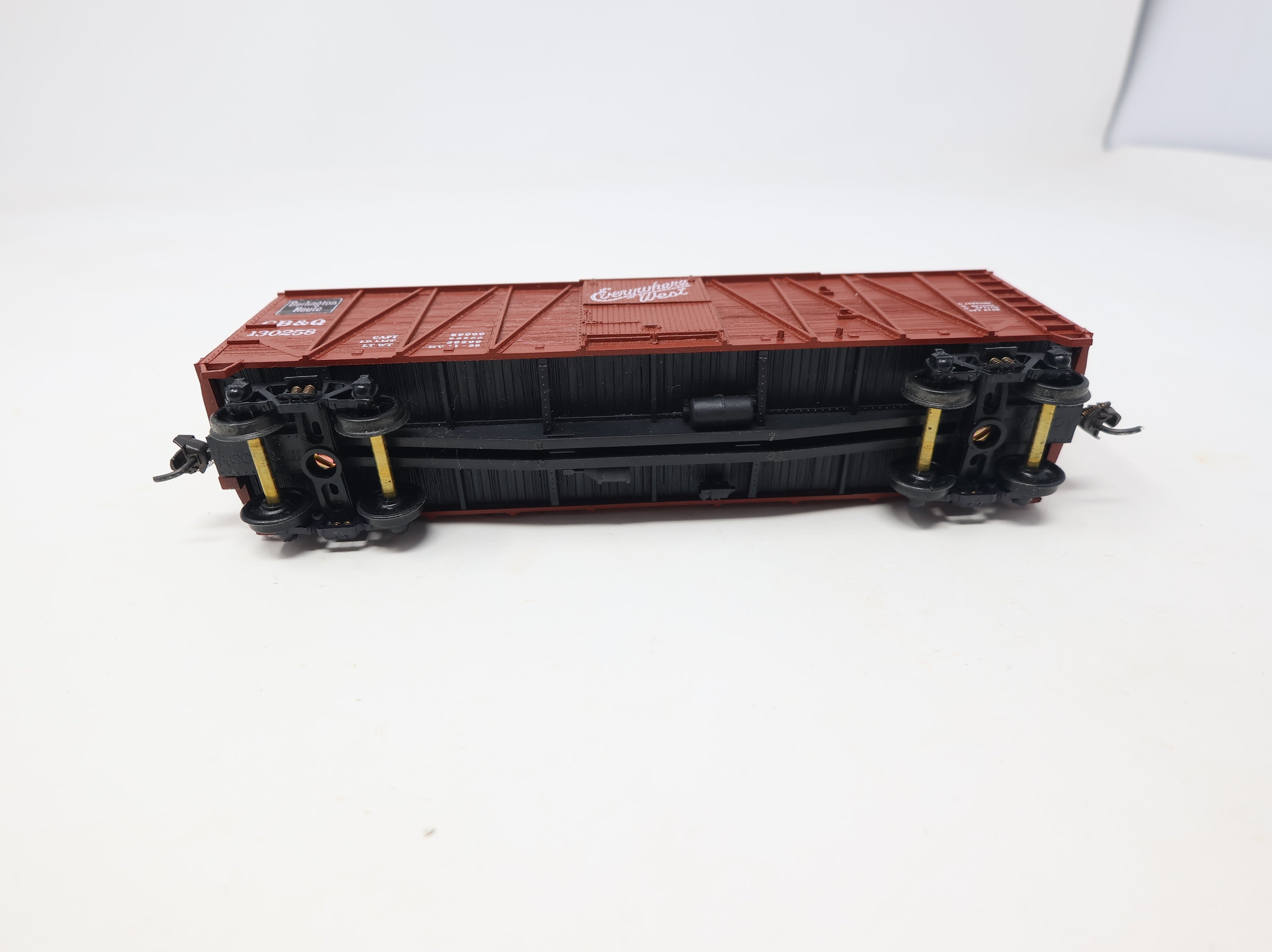 USED Accurail HO Scale 40' Outside Braced Box Car Burlington CB&Q #130258