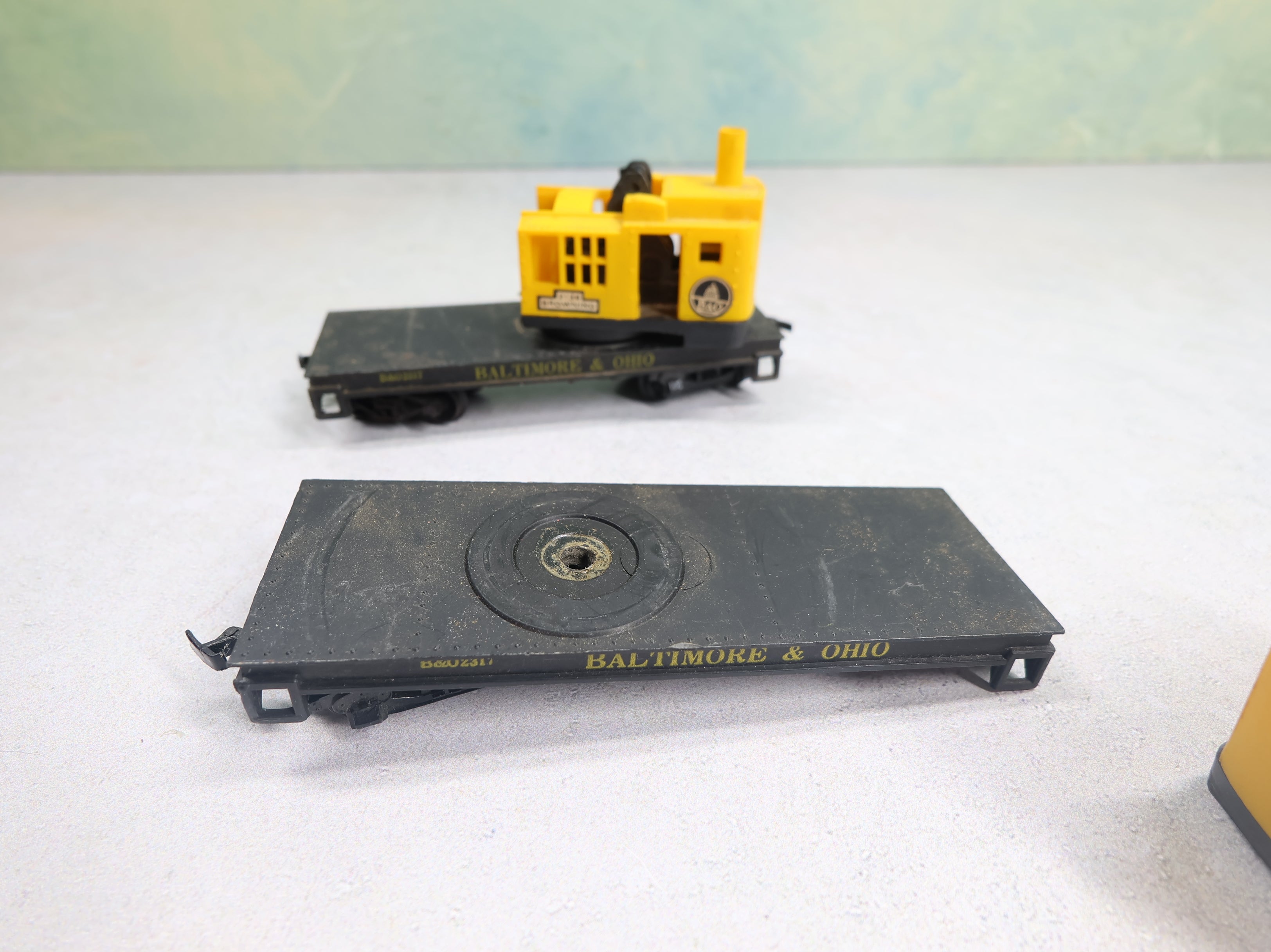 USED Life-Like HO Scale Browning Crane Baltimore and Ohio B&O #2136 Parts (2 pcs)