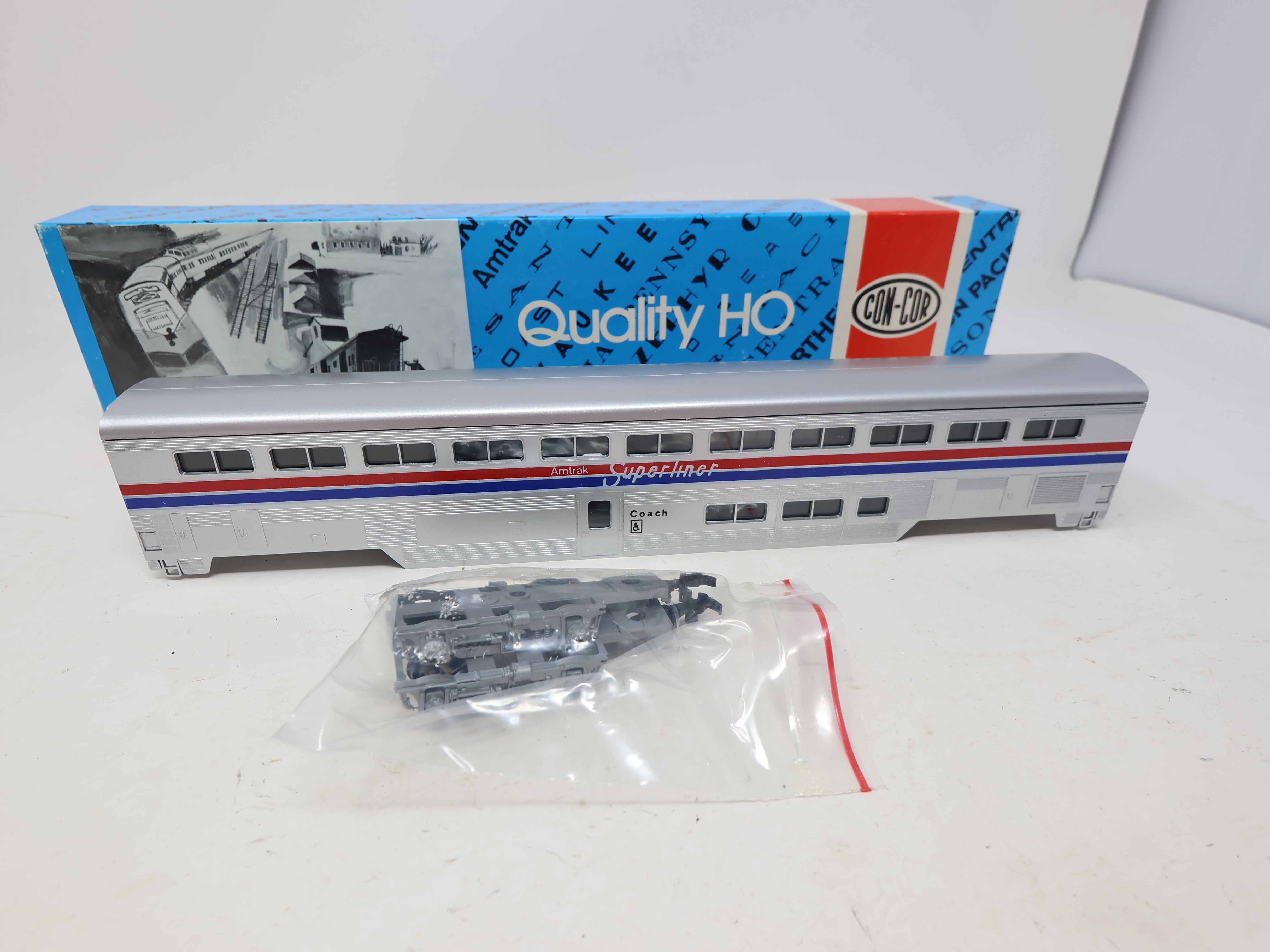 USED Con-Cor 801 HO Scale, Superliner Coach Passenger Car , Amtrak (KIT)