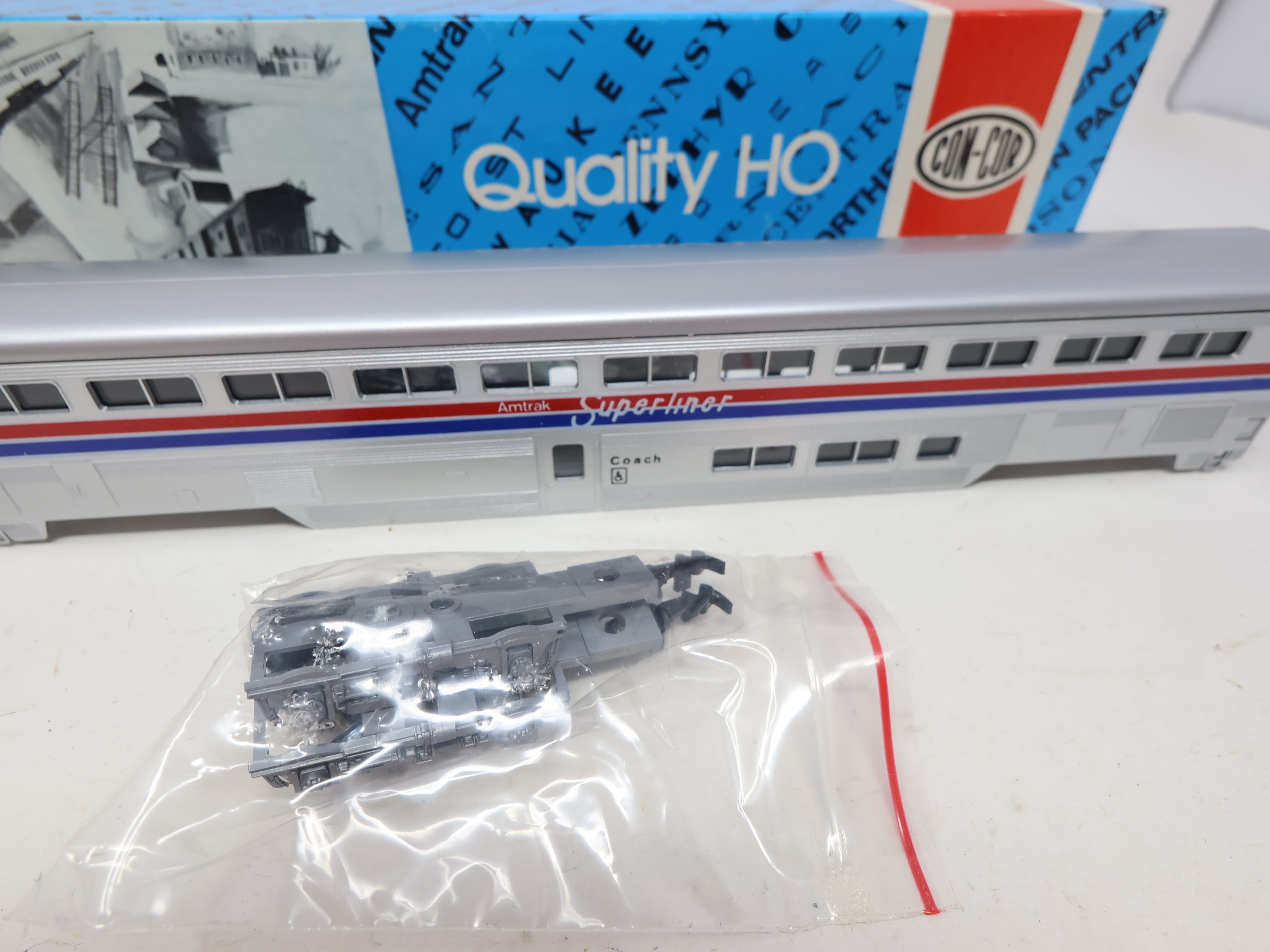 USED Con-Cor 801 HO Scale, Superliner Coach Passenger Car , Amtrak (KIT)