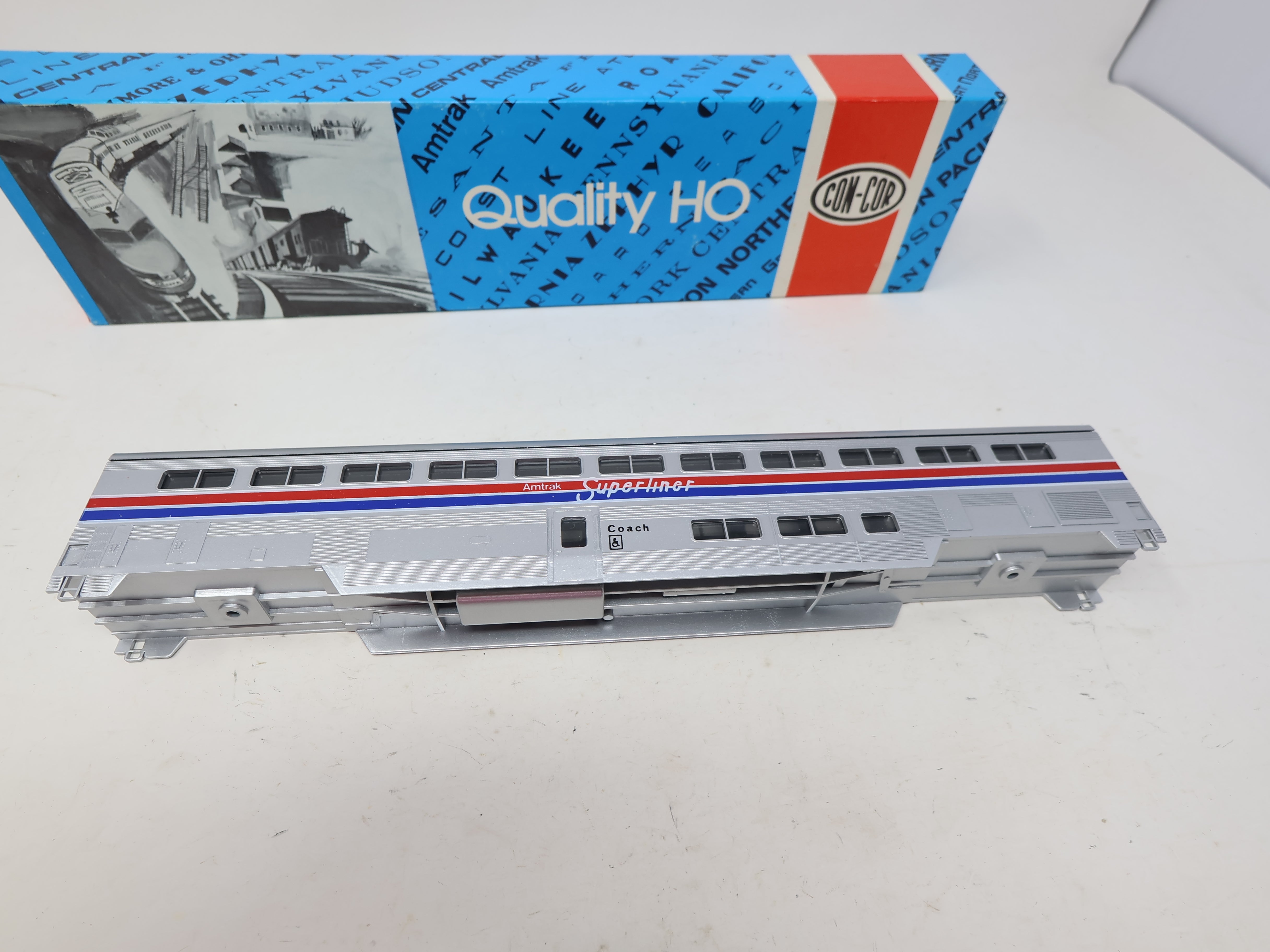 USED Con-Cor 801 HO Scale, Superliner Coach Passenger Car , Amtrak (KIT)