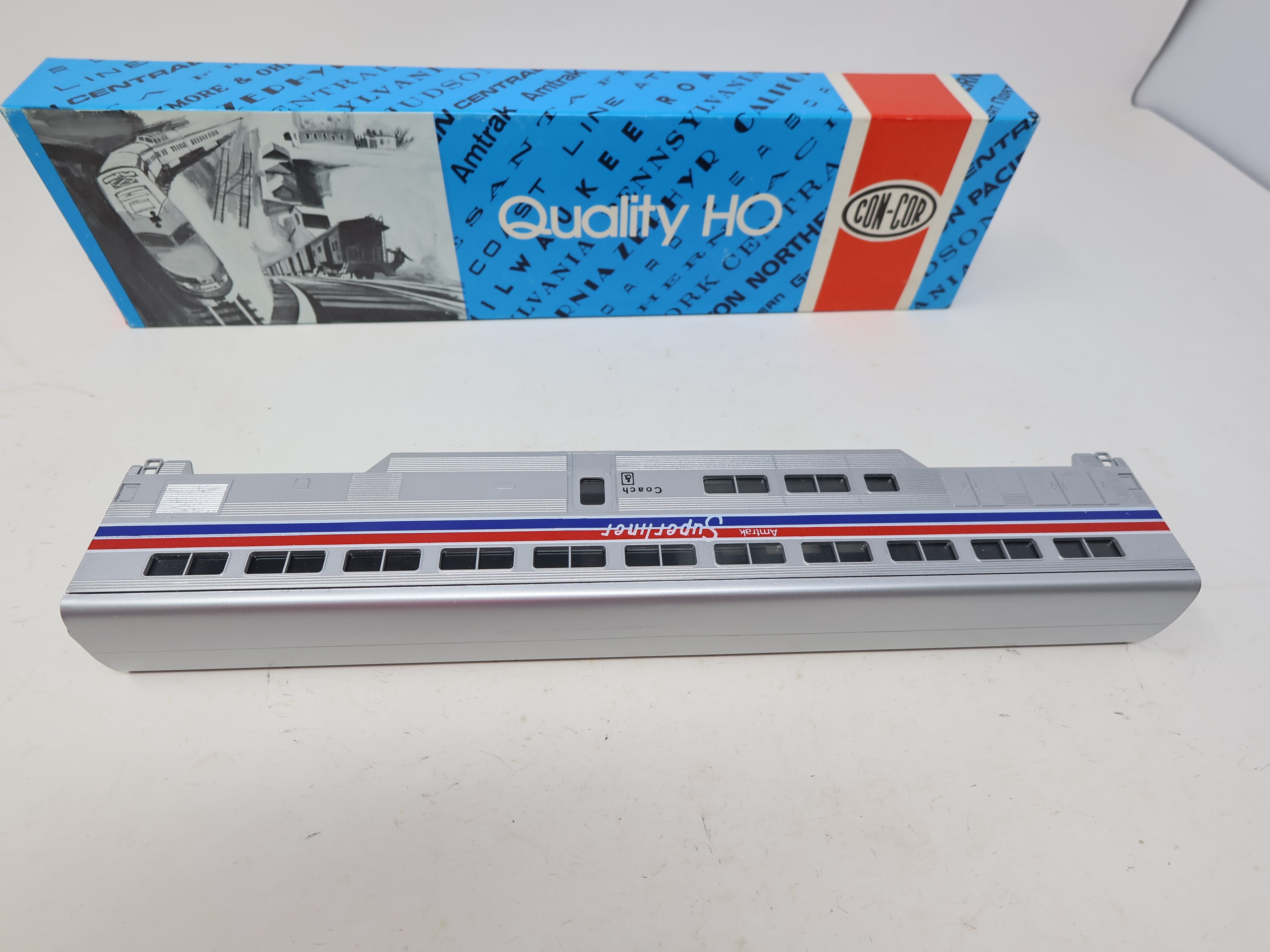 USED Con-Cor 801 HO Scale, Superliner Coach Passenger Car , Amtrak (KIT)