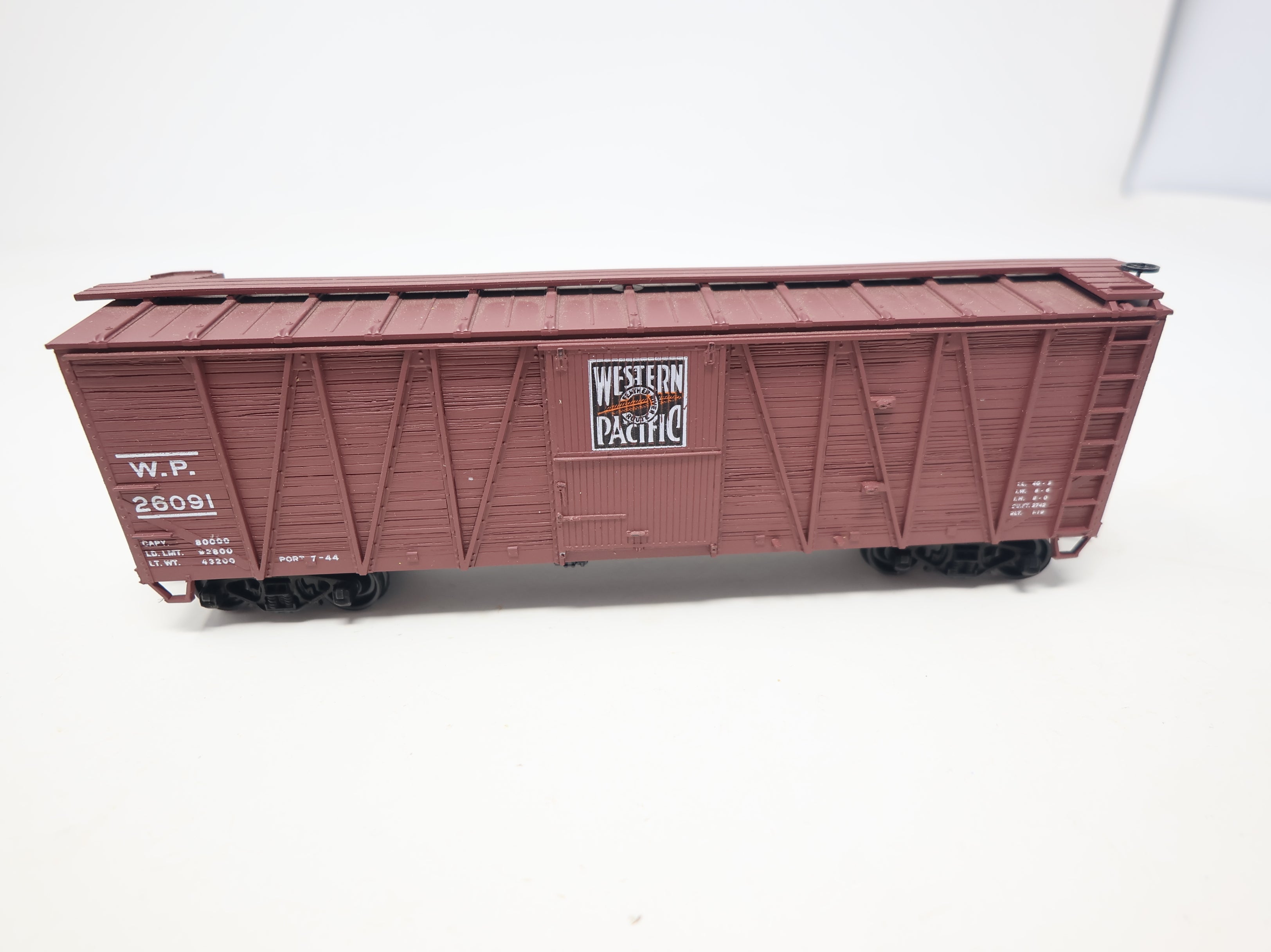 USED Accurail HO Scale 40' Outside Braced Box Car Western Pacific WP #26091