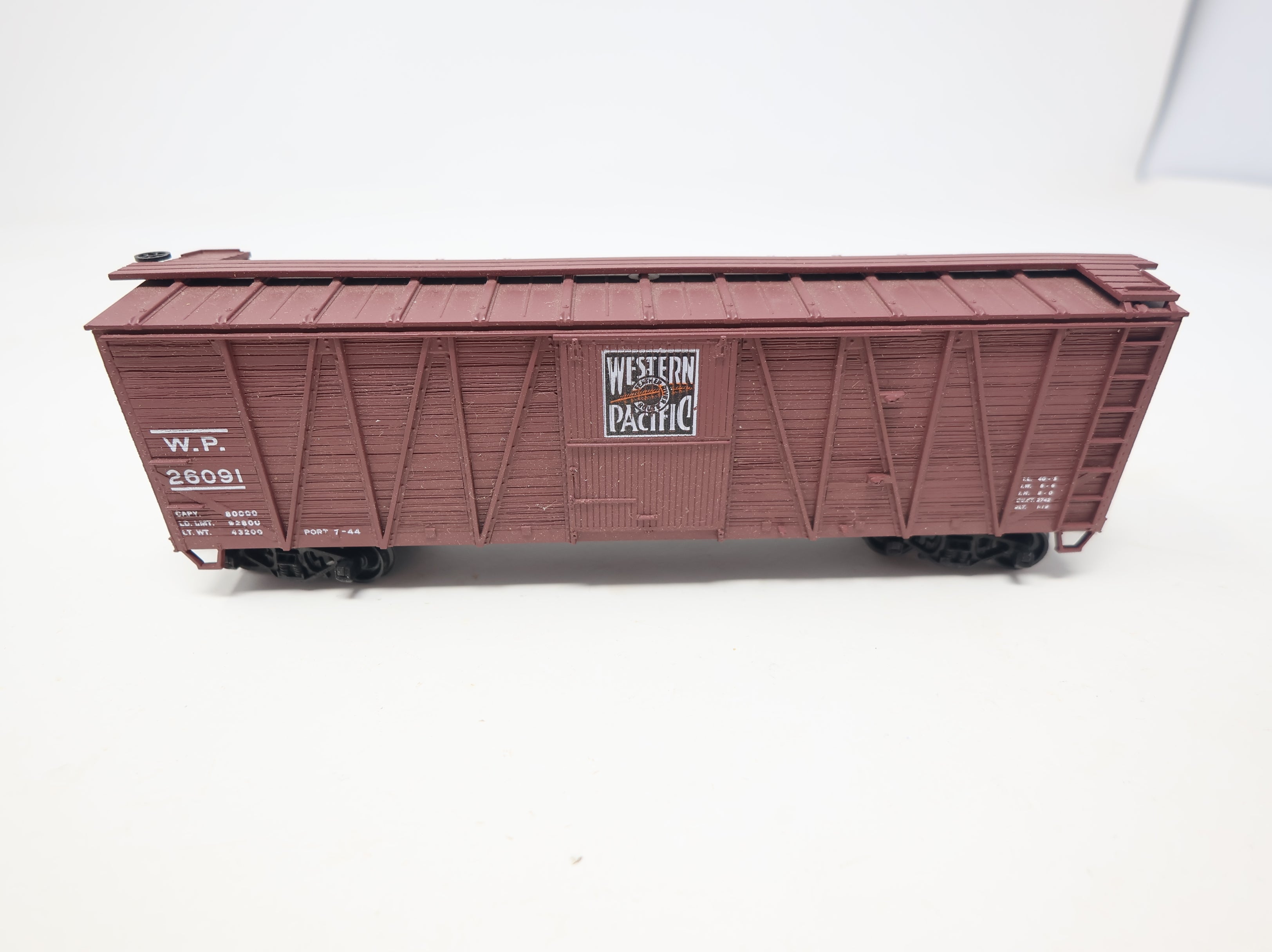 USED Accurail HO Scale 40' Outside Braced Box Car Western Pacific WP #26091