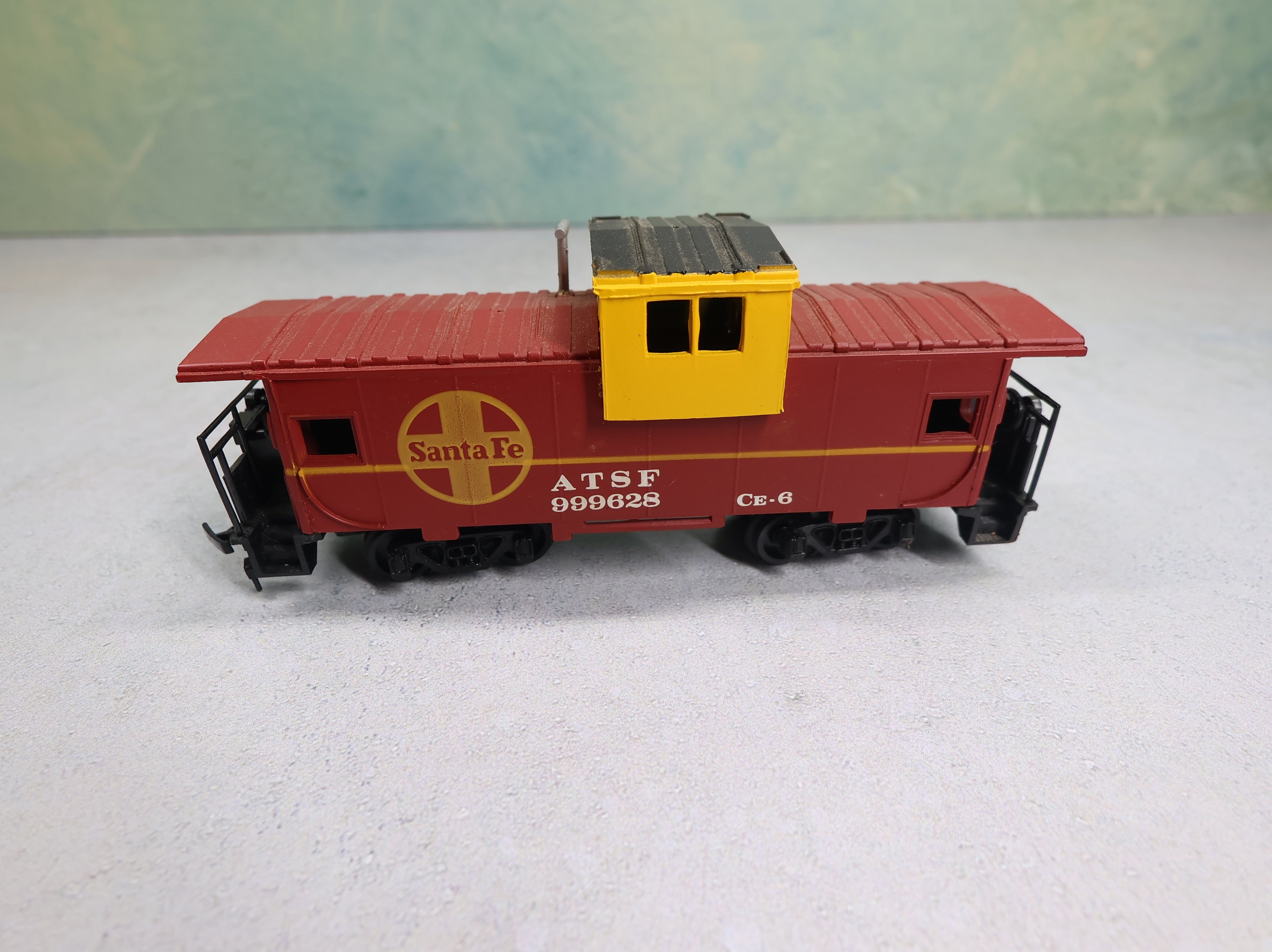 USED Bachmann HO Scale Caboose Santa Fe ATSF #999628