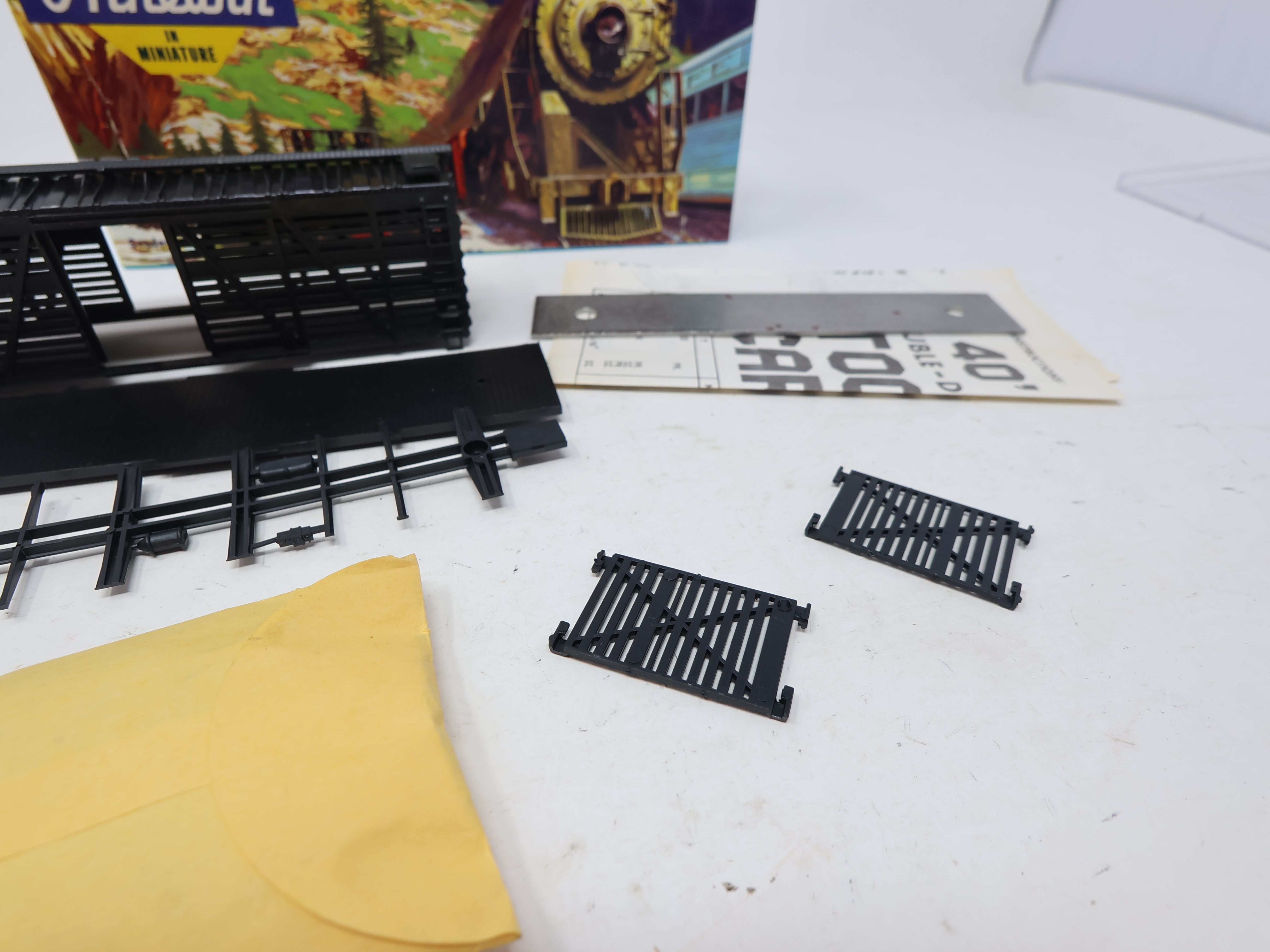 USED Athearn 1774 HO Scale, Undecorated Stock Car Black (KIT)