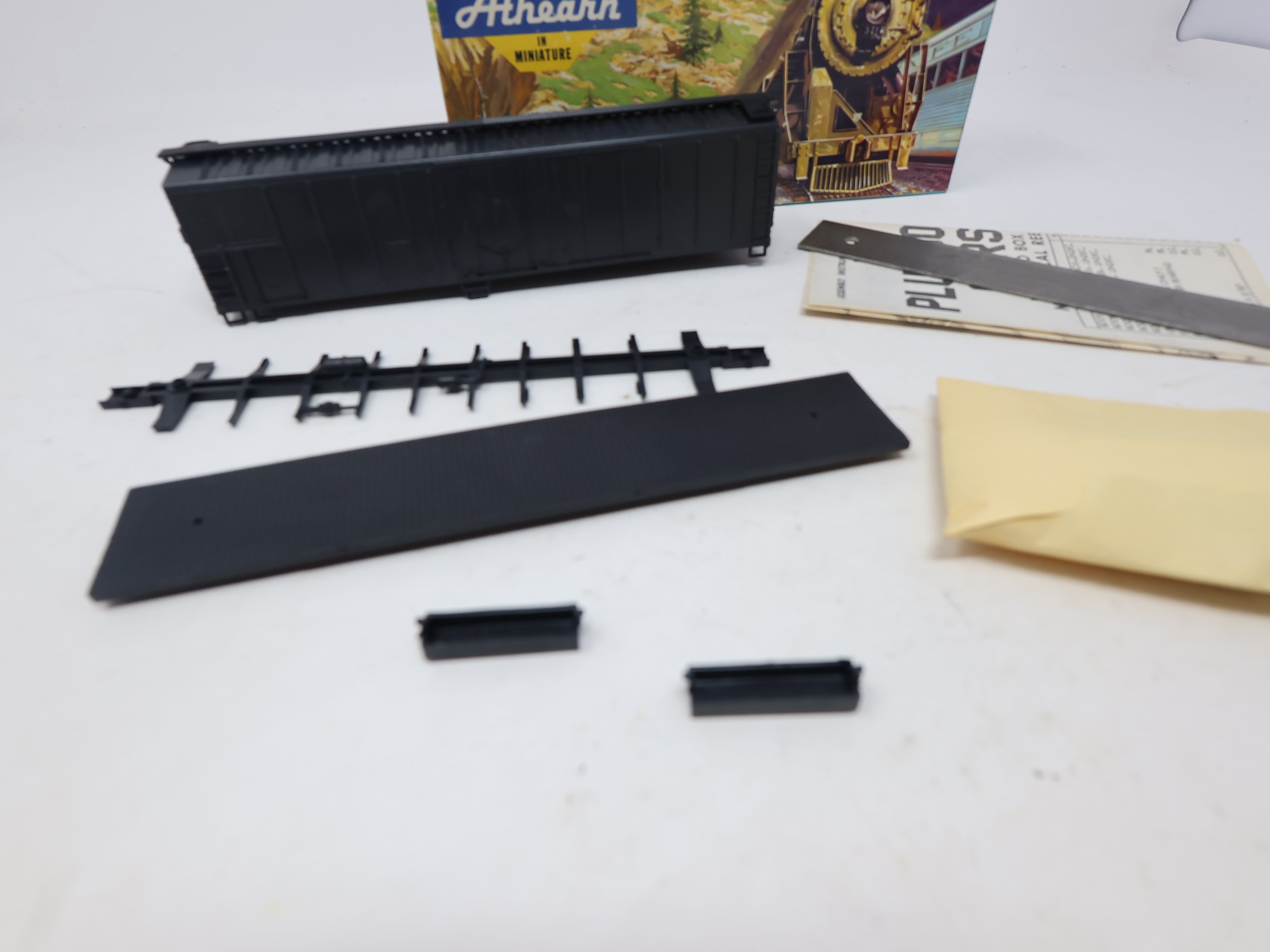 USED Athearn 1631 HO Scale, Undecorated 50' Outside Braced Reefer Black (KIT)