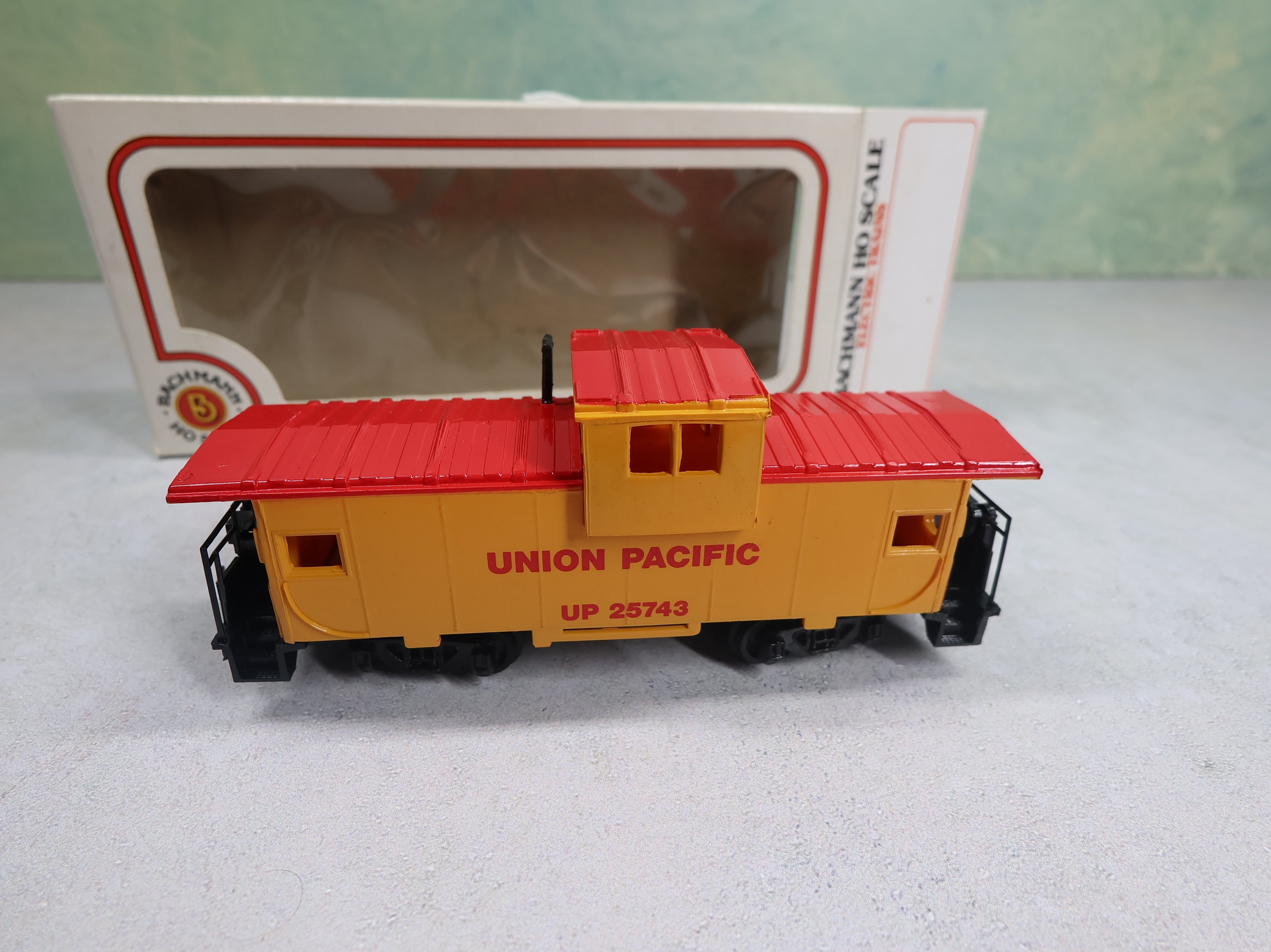 USED Bachmann HO Scale Caboose Union Pacific UP #25743