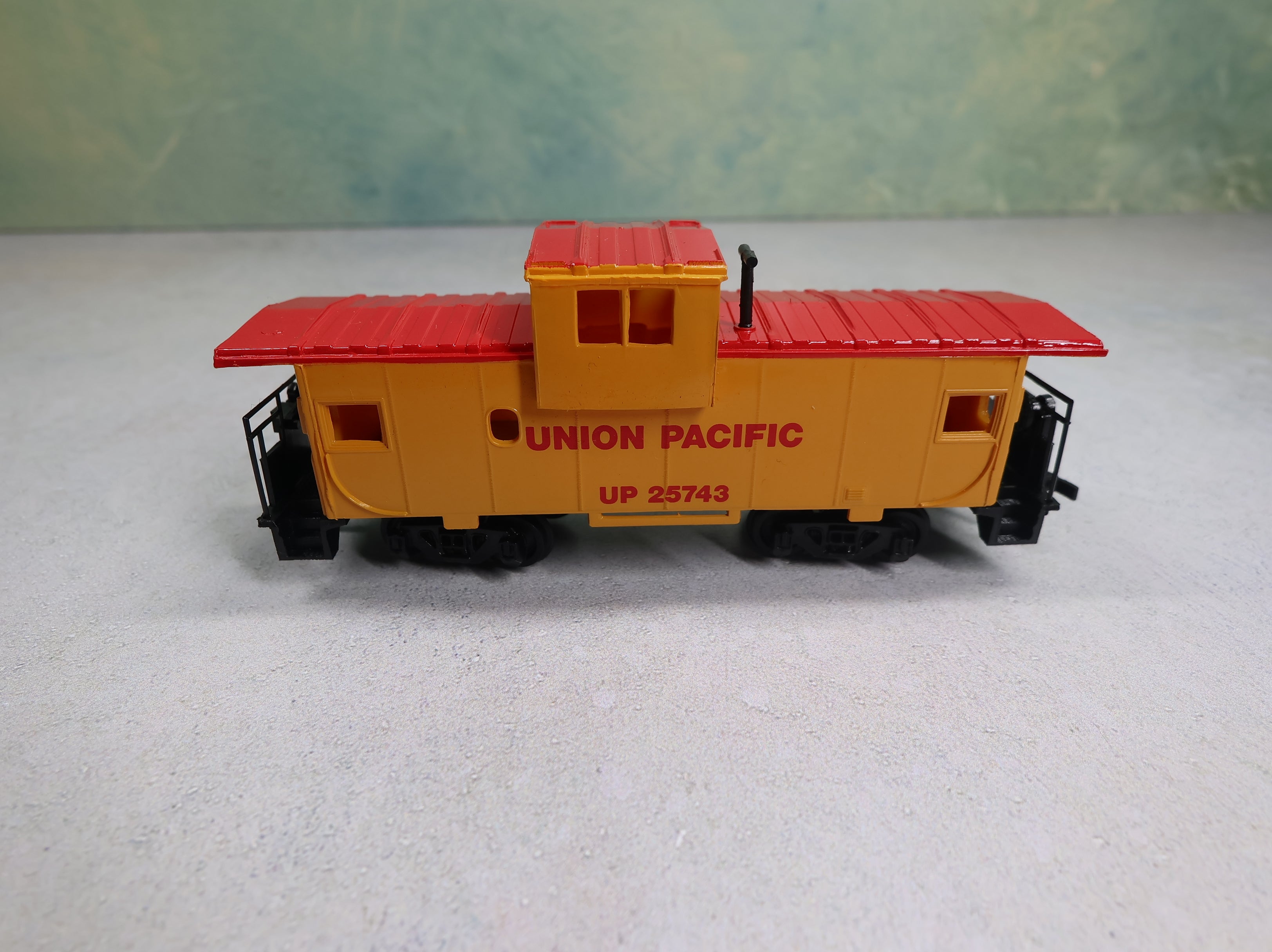 USED Bachmann HO Scale Caboose Union Pacific UP #25743