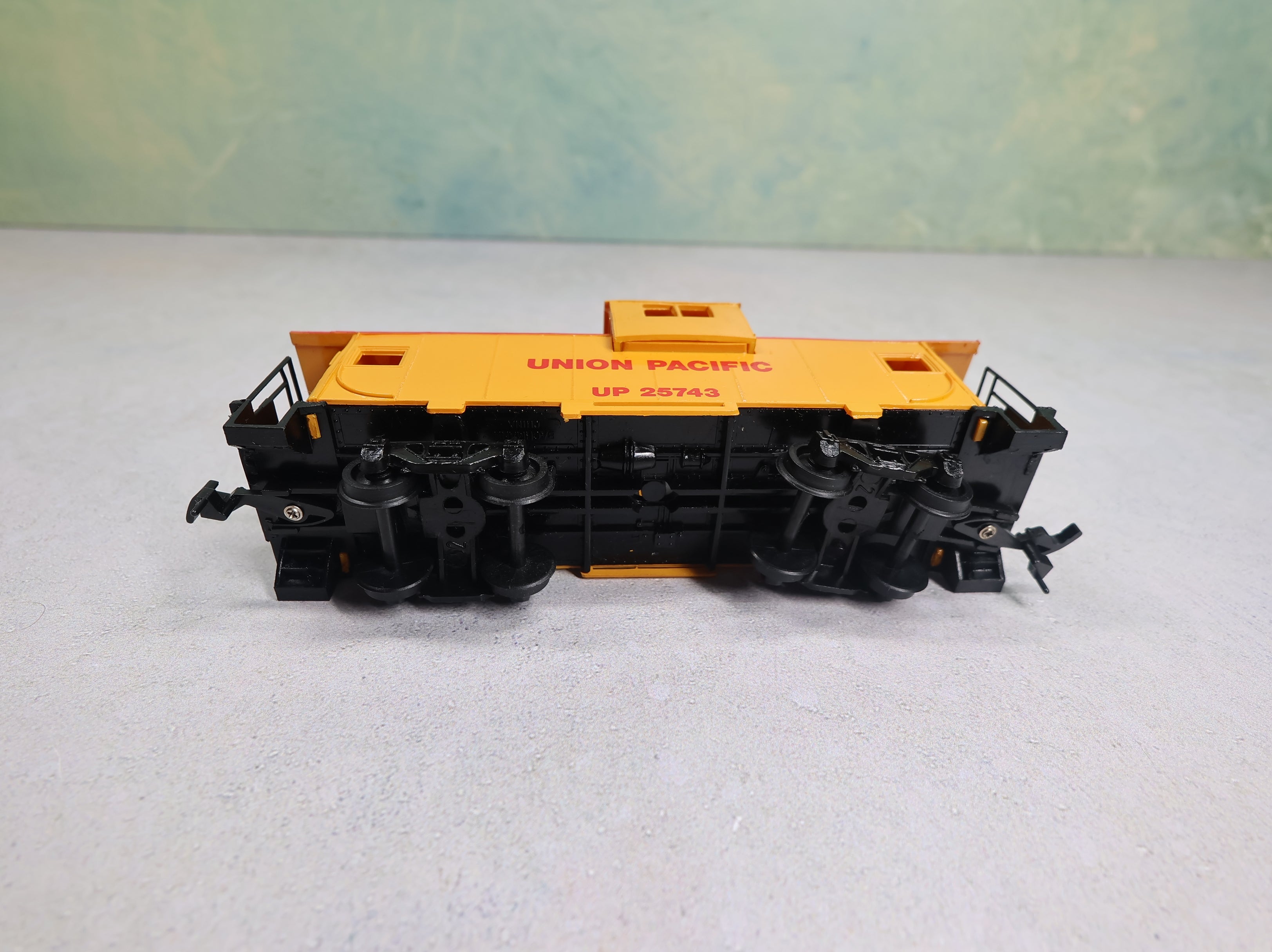 USED Bachmann HO Scale Caboose Union Pacific UP #25743