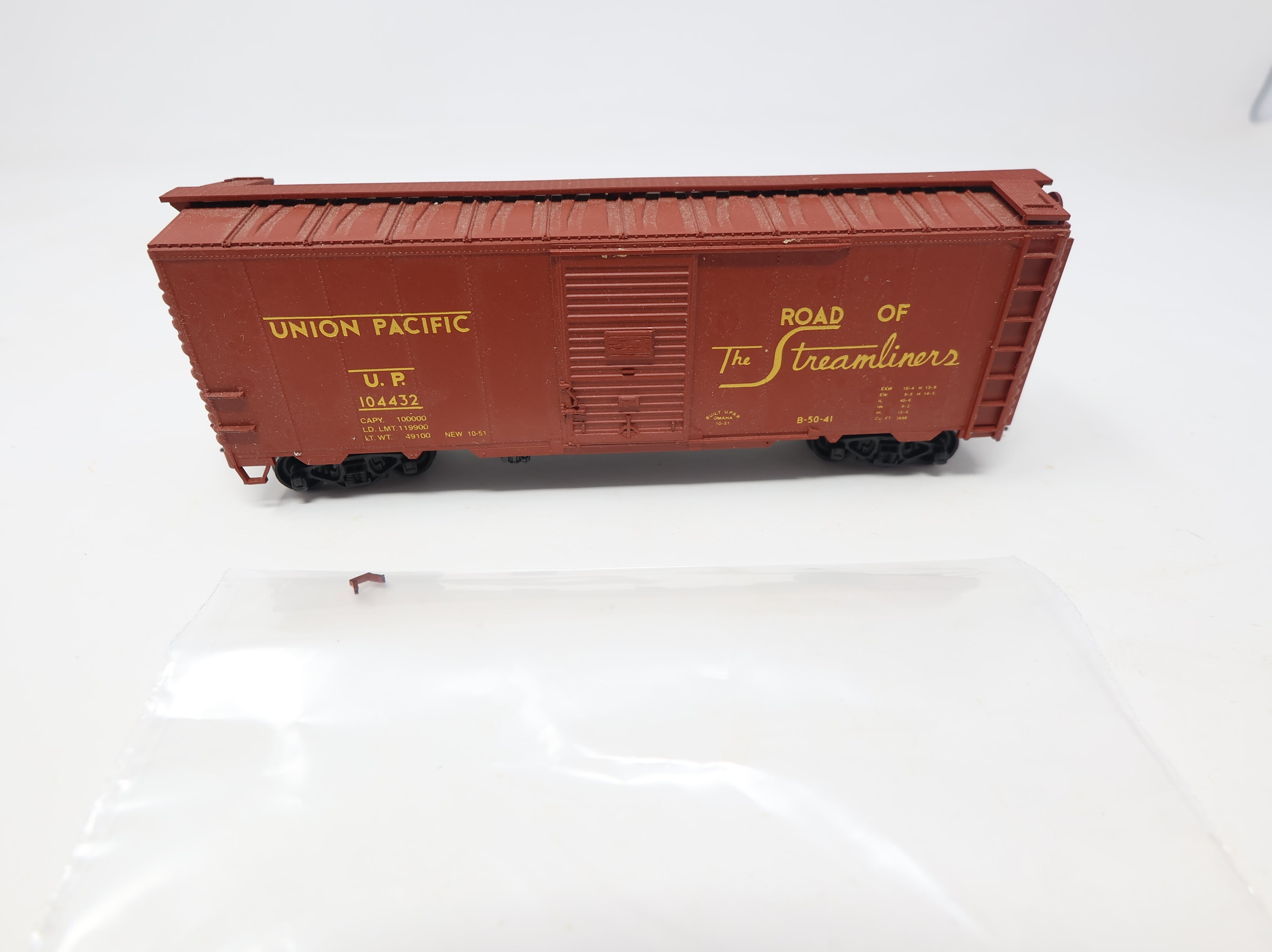 USED Accurail HO Scale 40' Steel Box Car Union Pacific UP #104432