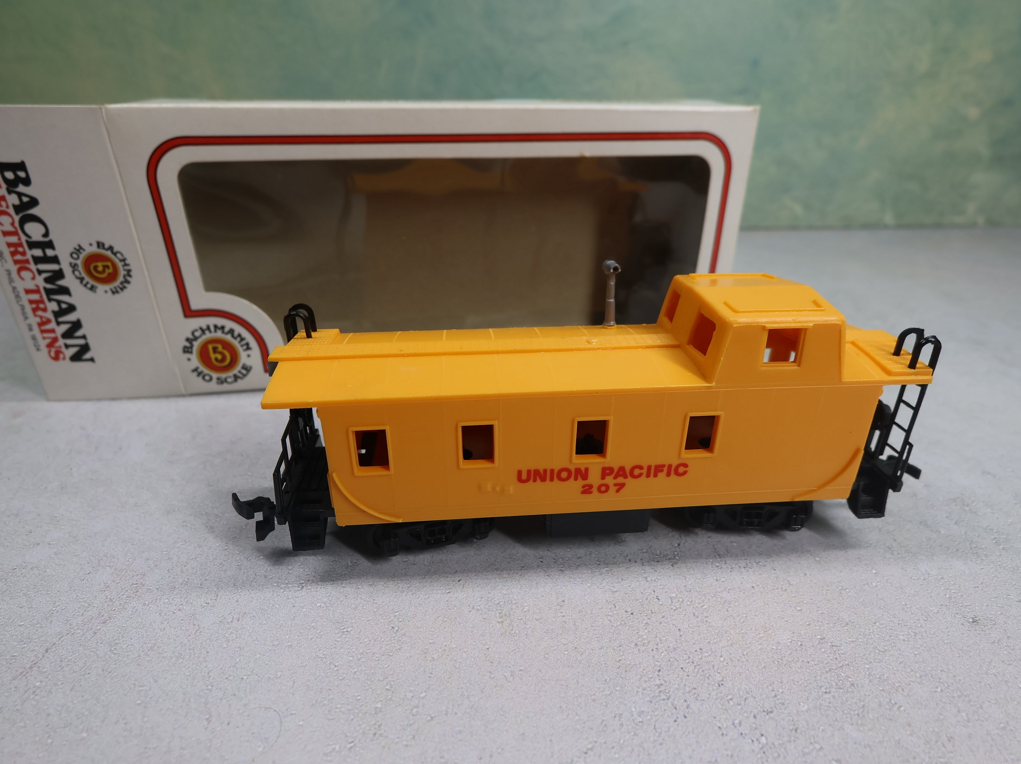 USED Bachmann HO Scale Caboose Union Pacific #207