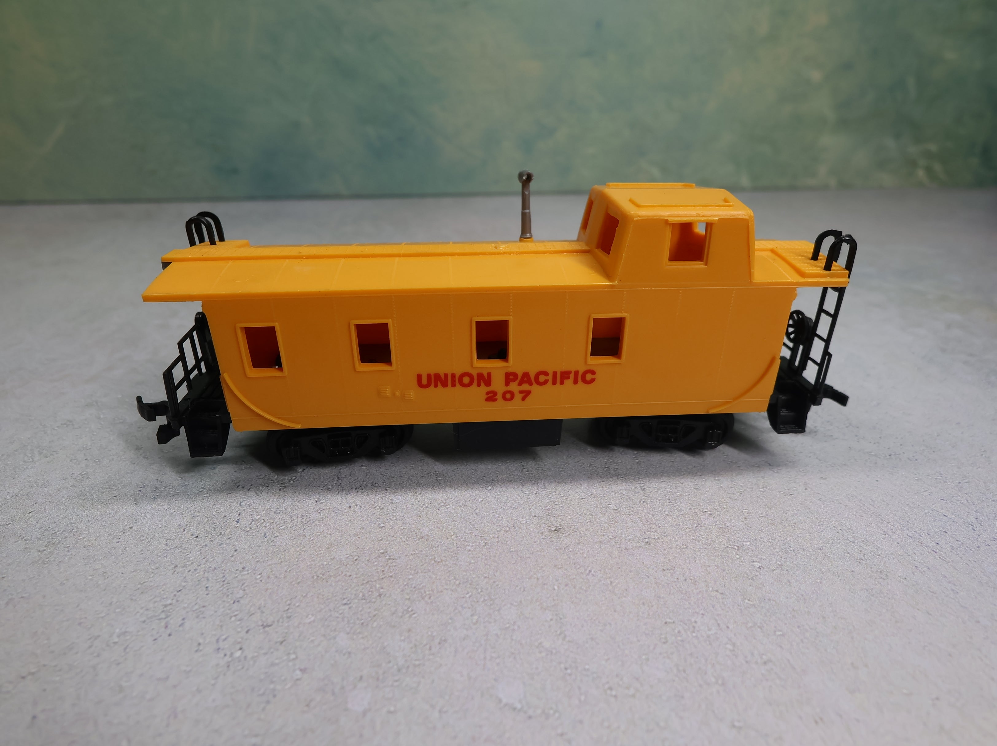 USED Bachmann HO Scale Caboose Union Pacific #207