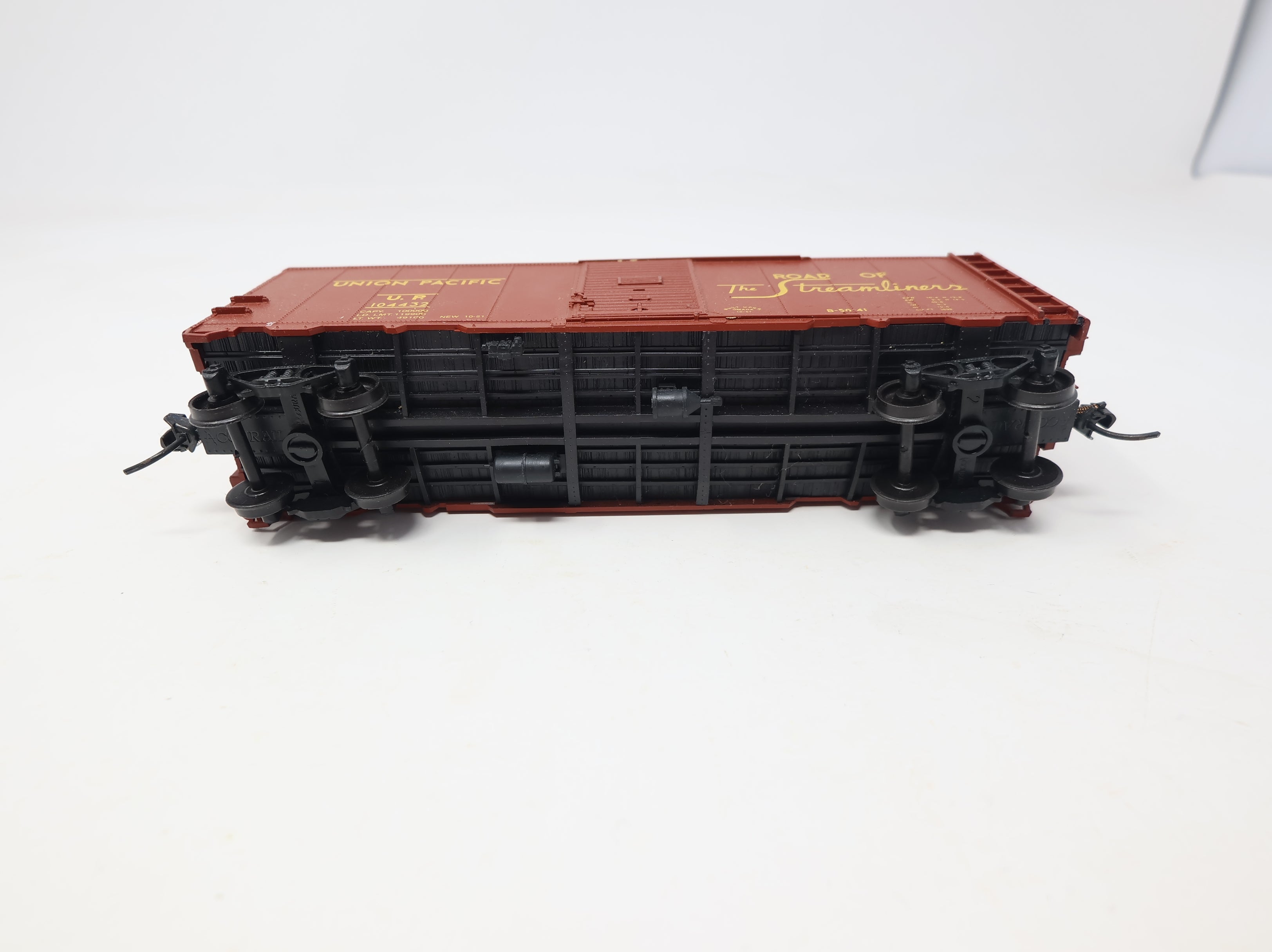 USED Accurail HO Scale 40' Steel Box Car Union Pacific UP #104432