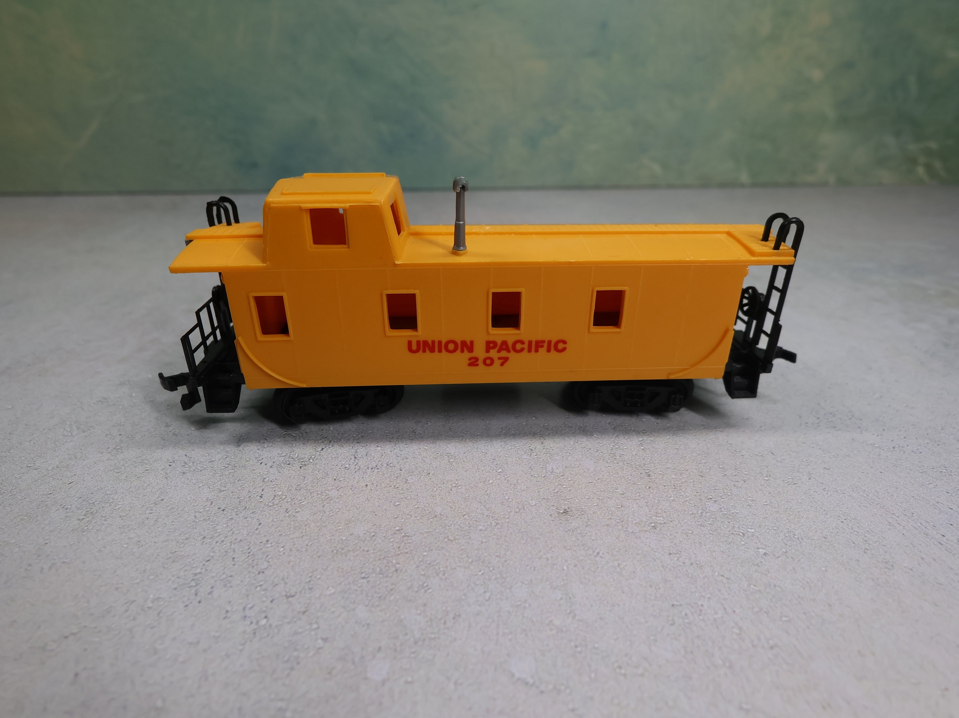 USED Bachmann HO Scale Caboose Union Pacific #207