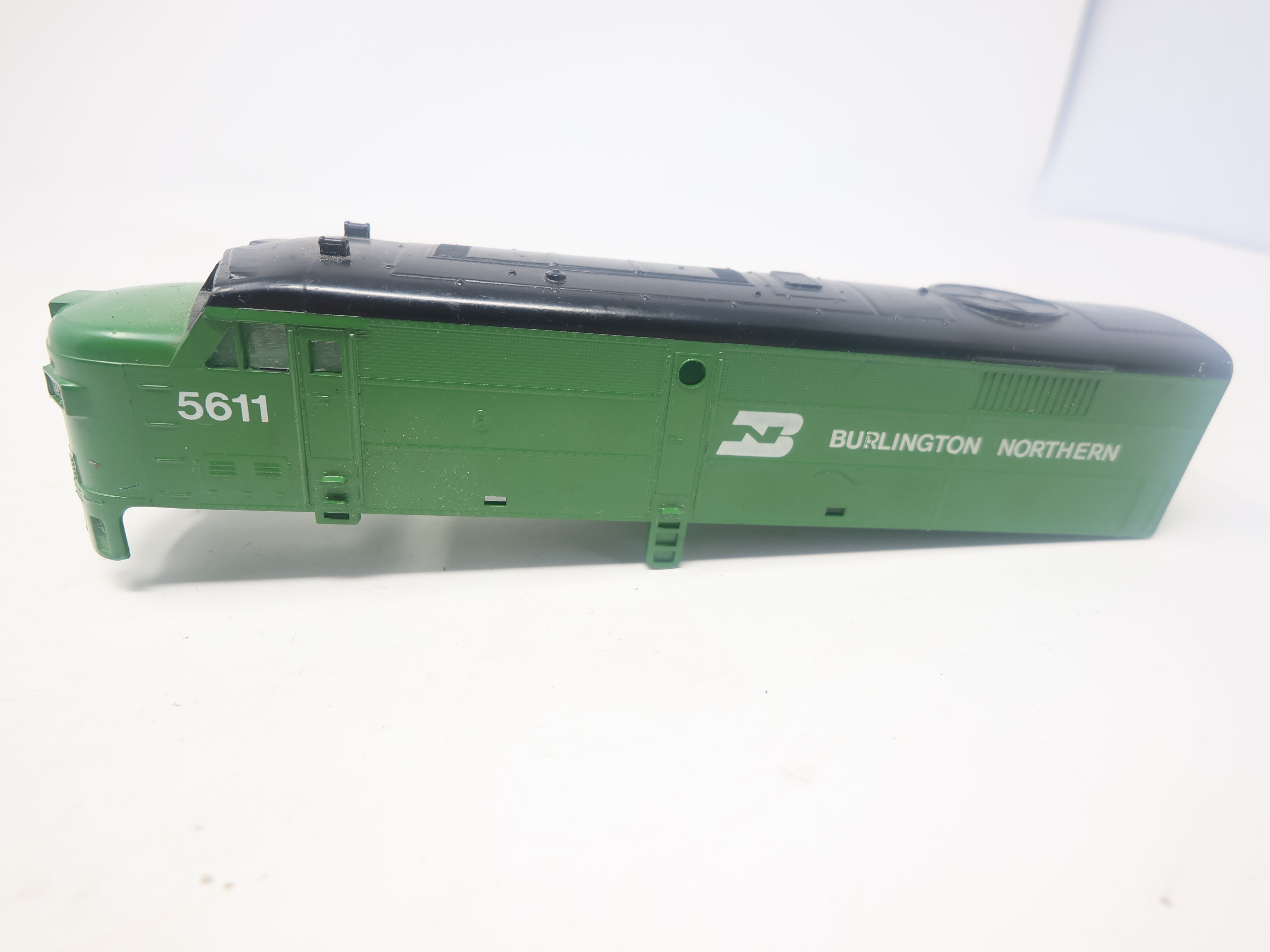 USED HO Scale, F Unit Diesel Locomotive, Burlington Northern #5611 (DC)