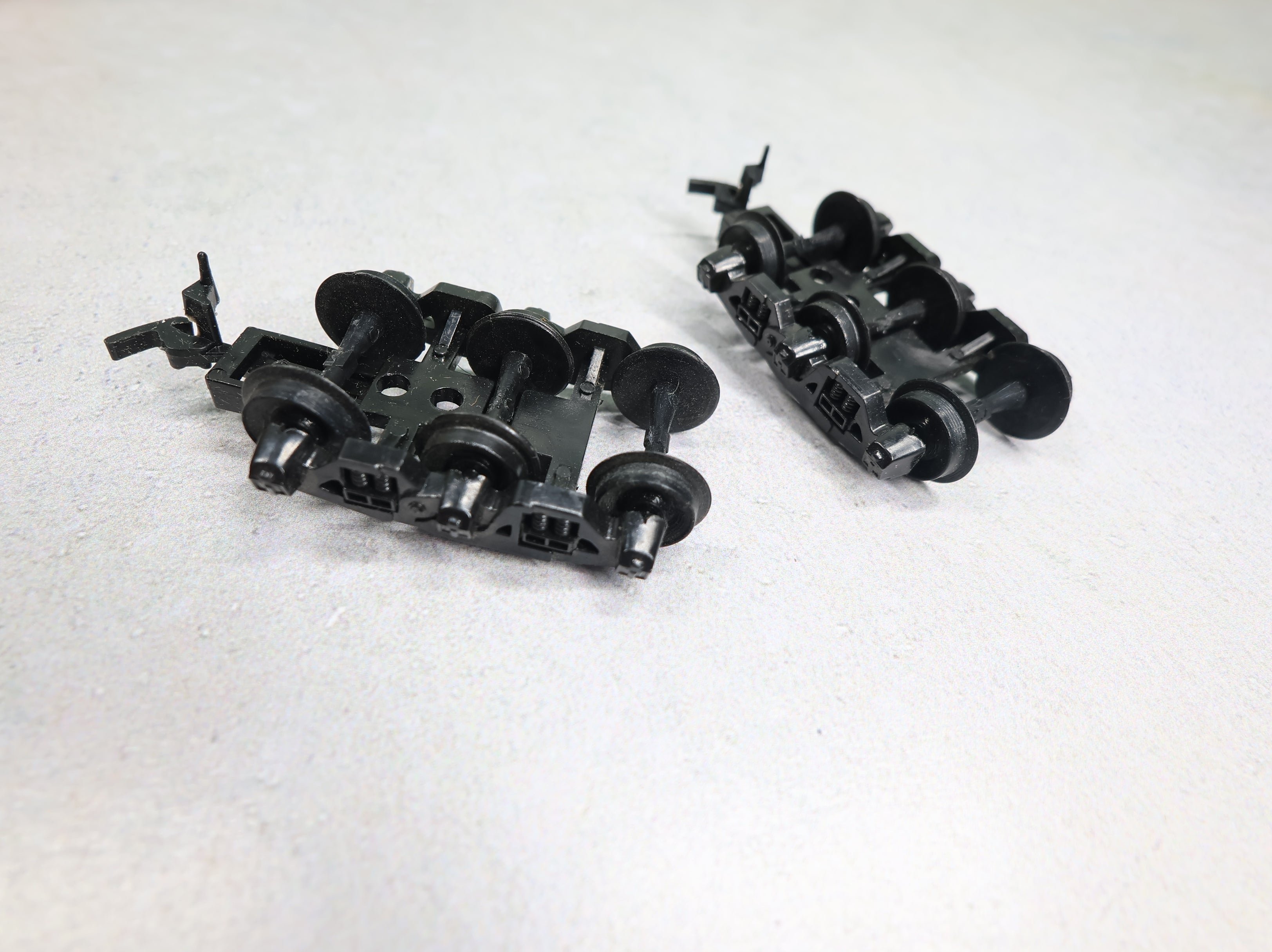 USED HO Scale Pair of Triple Axel Plastic Trucks w/ Horn-Hook Couplers (2 pcs)