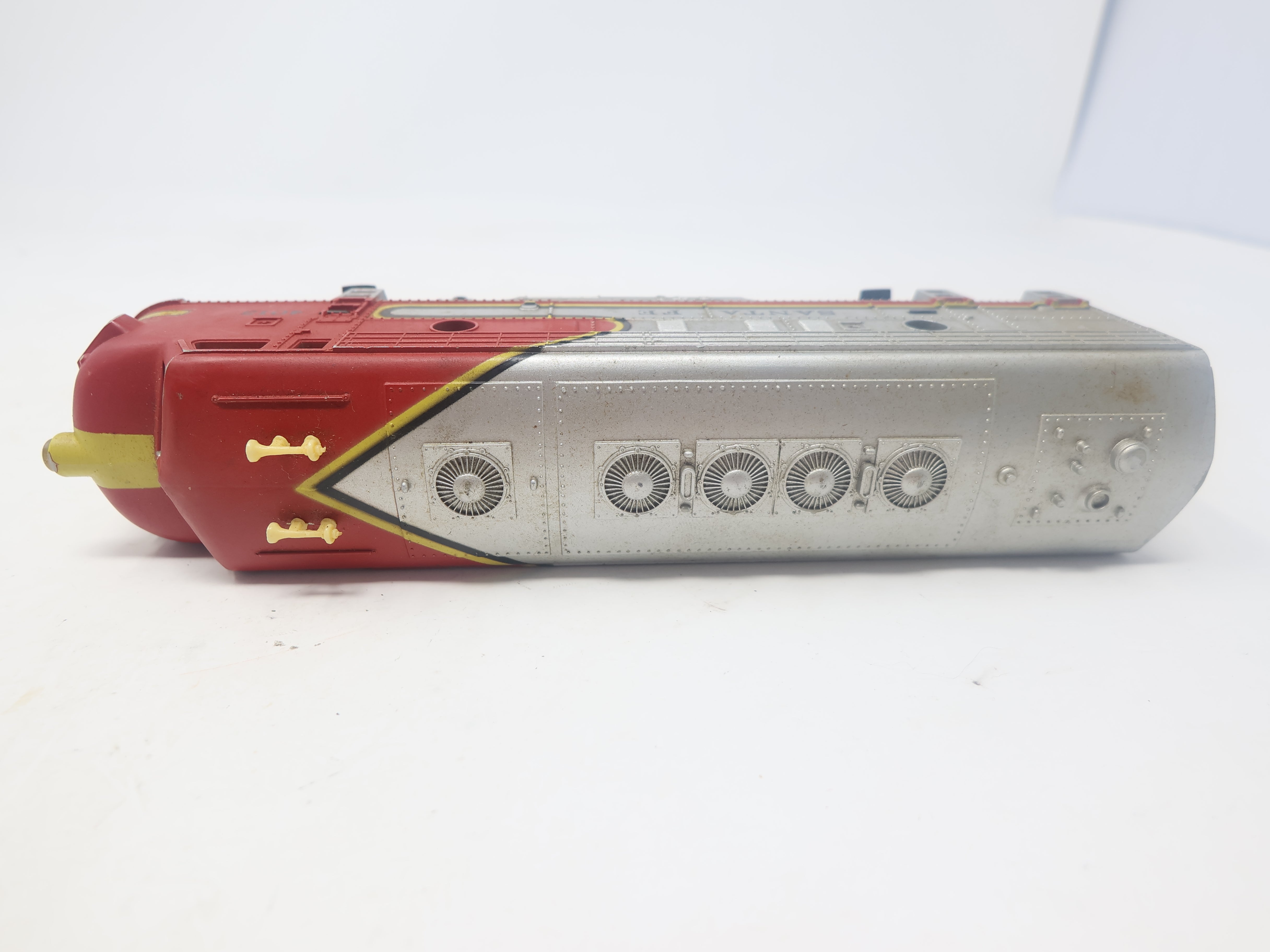 USED Tyco HO Scale, F Unit Diesel Locomotive, Santa Fe #4015, Parts/Repairs (DC)