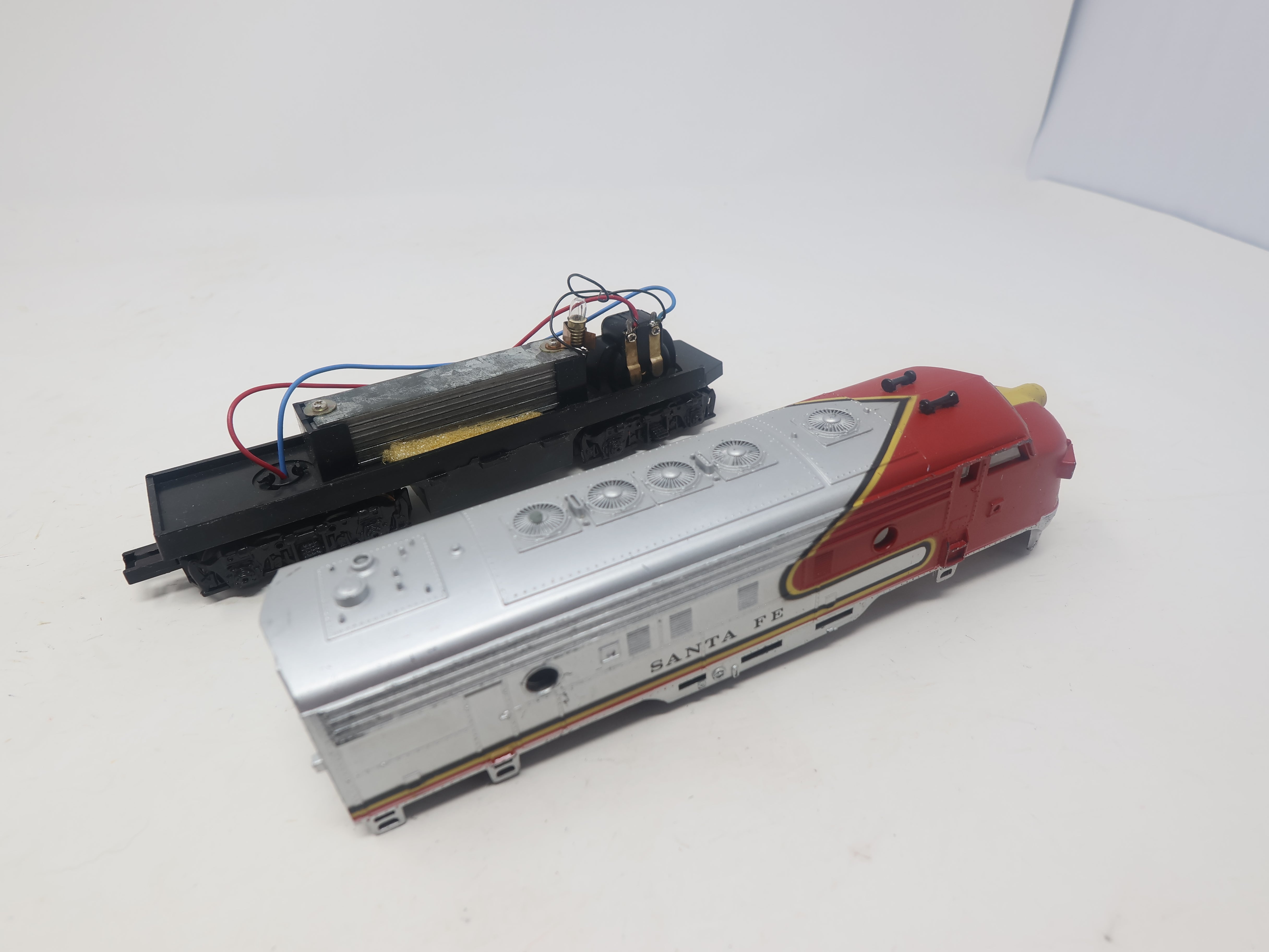 USED Life-Like HO Scale, F Unit Diesel Locomotive (converted to dummy) , Santa Fe , Non Powered