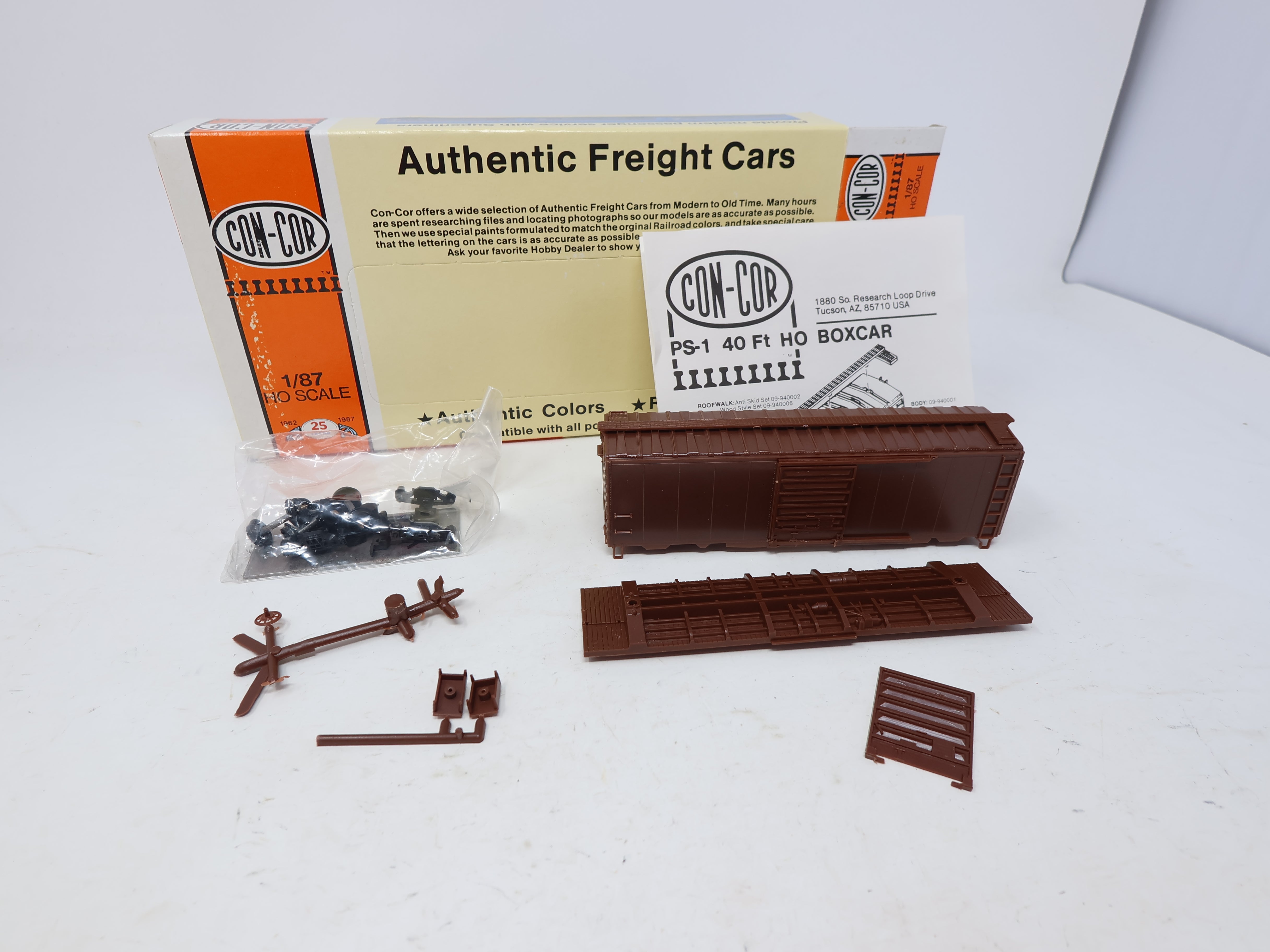 USED Con-Cor #1-009400 HO Scale, PS1 Undecorated Box Car (KIT)