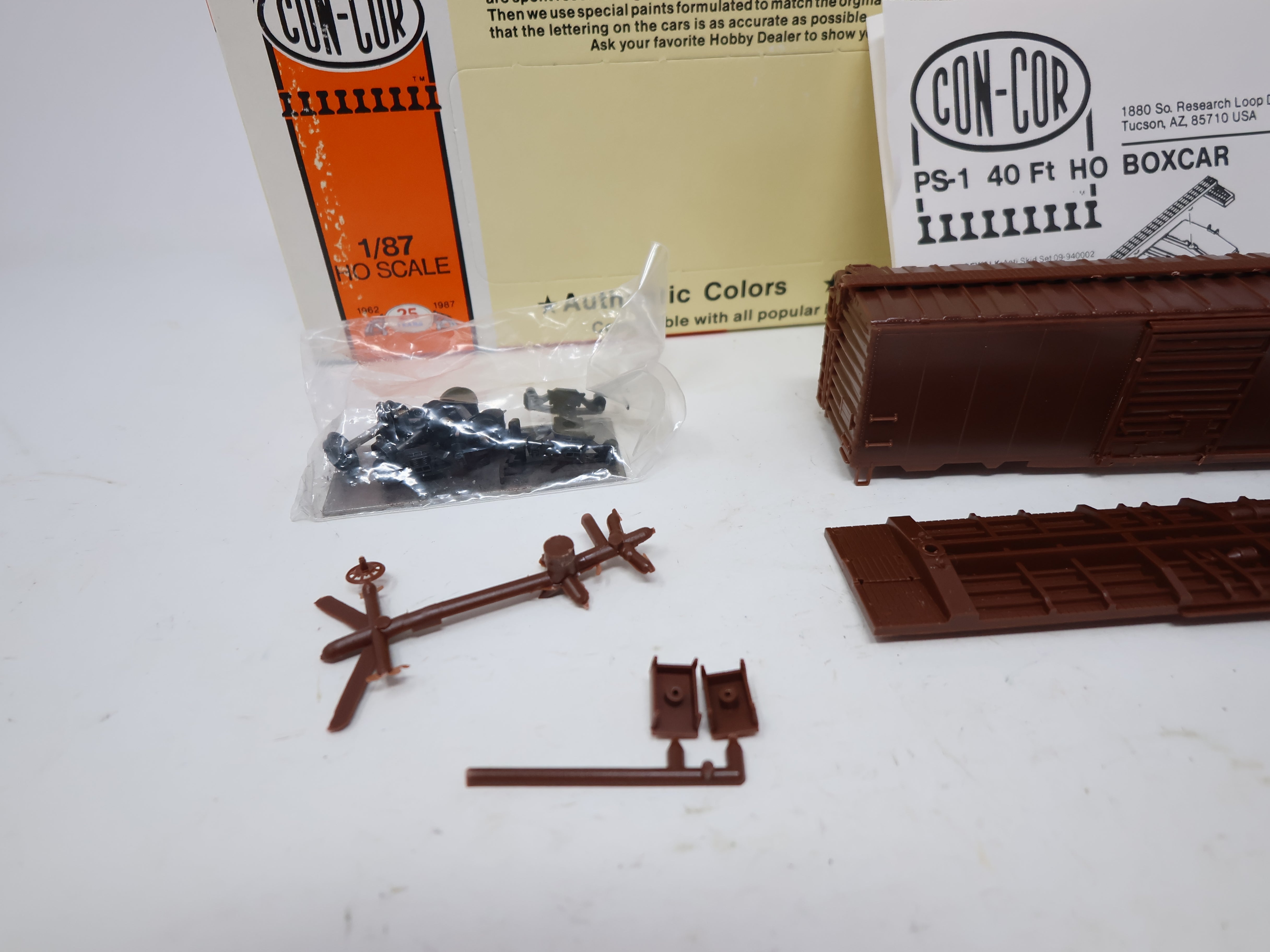 USED Con-Cor #1-009400 HO Scale, PS1 Undecorated Box Car (KIT)