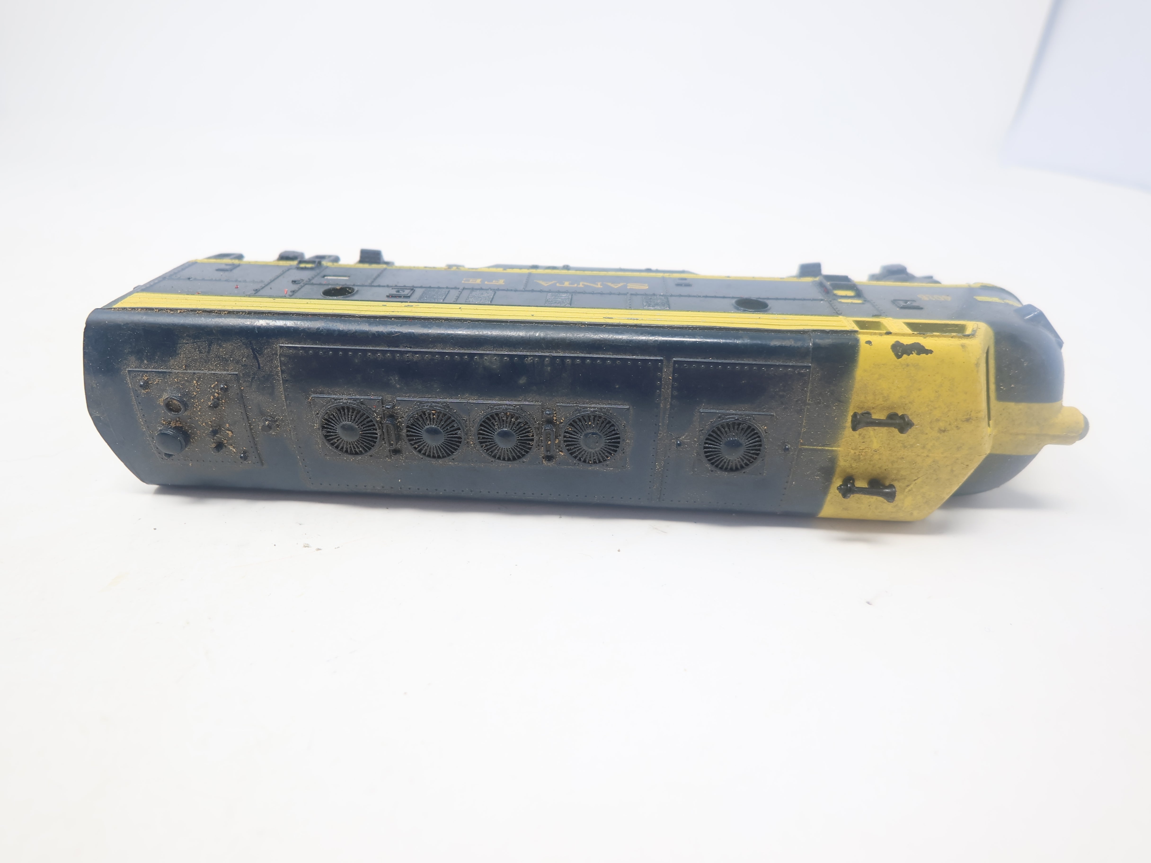 USED Mantua HO Scale, F Unit Diesel Locomotive, Santa Fe #4015, Parts/Repairs (DC)