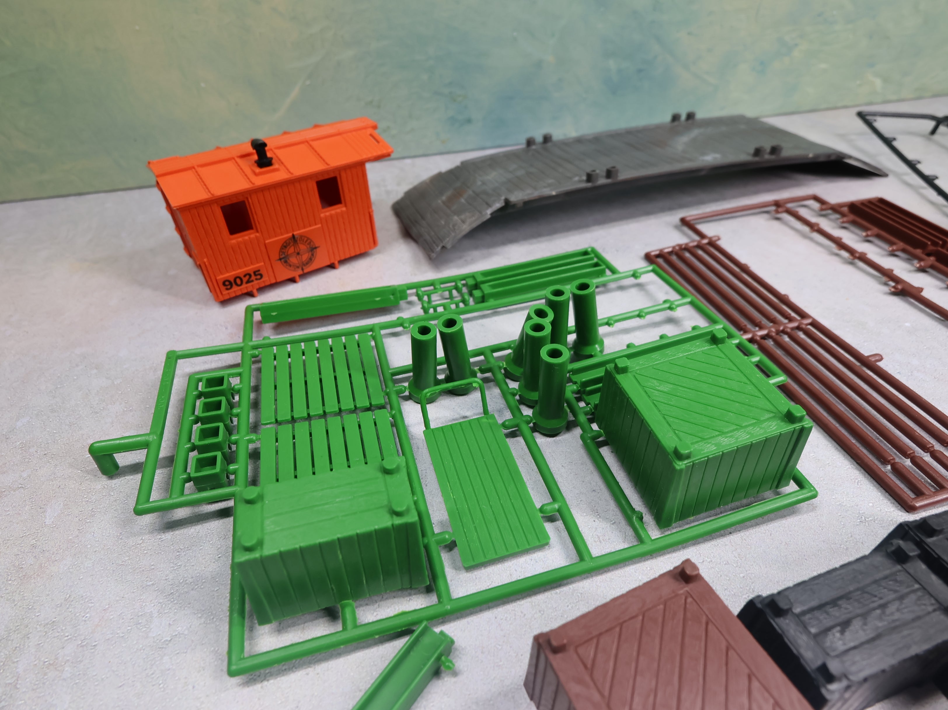 USED Bachmann Plasticville O Various Details Parts & More Crates, Barrels