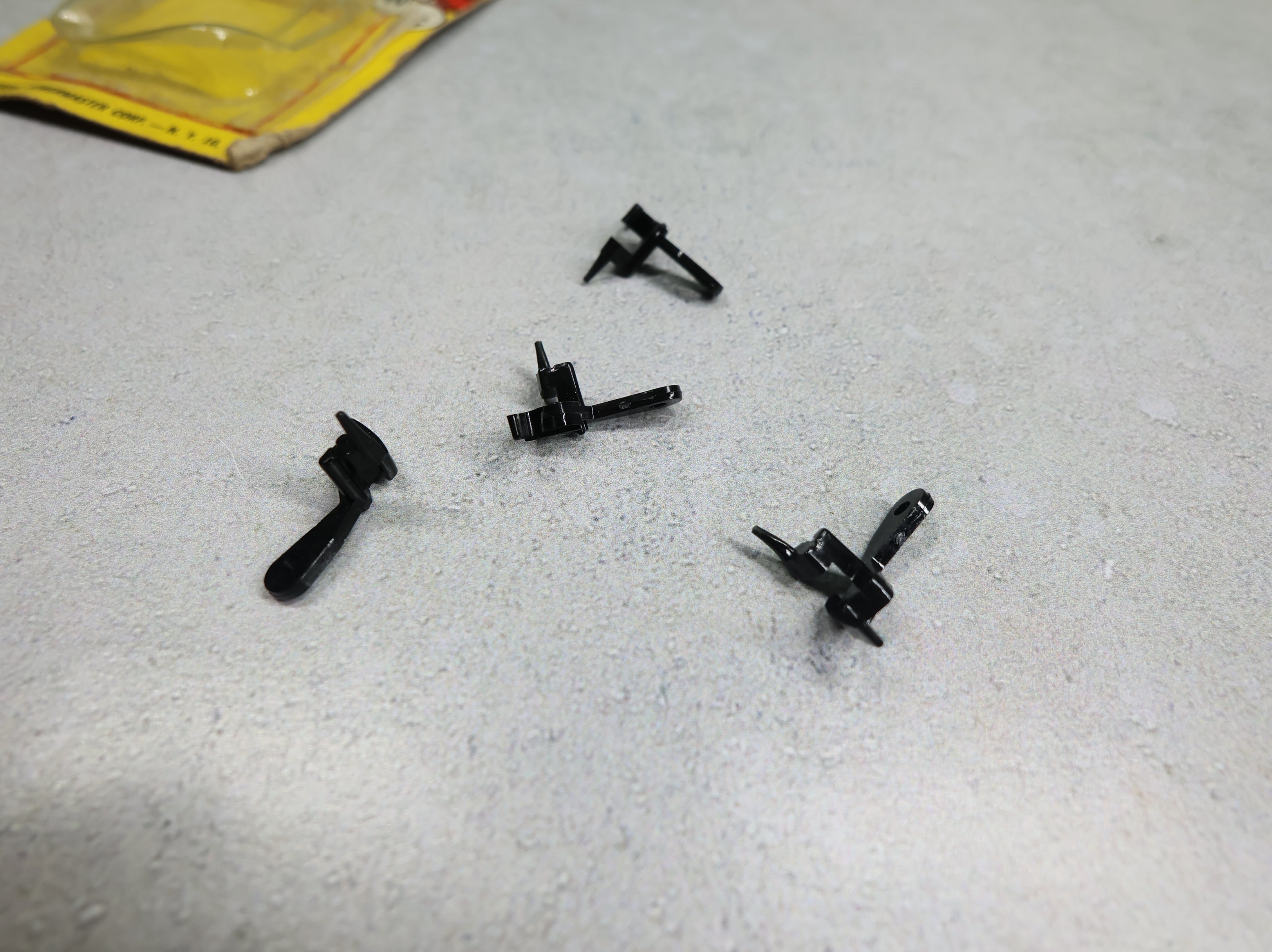 USED UPC 201 HO Scale NMRA Horn-Hook Couplers (4 pcs)