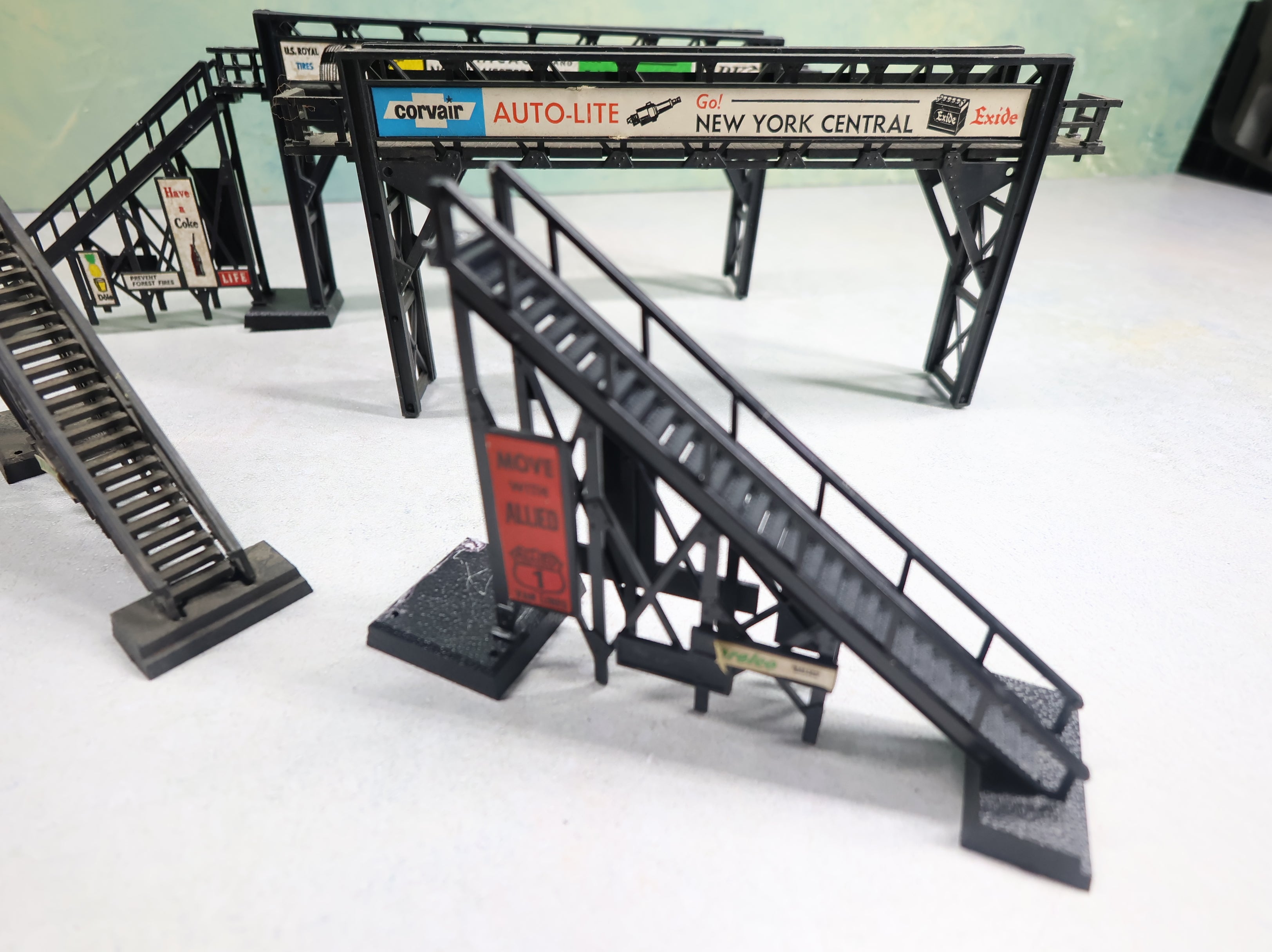 USED Bachmann Plasticville HO Scale Lot of Pedestrian Bridges (2 pcs)