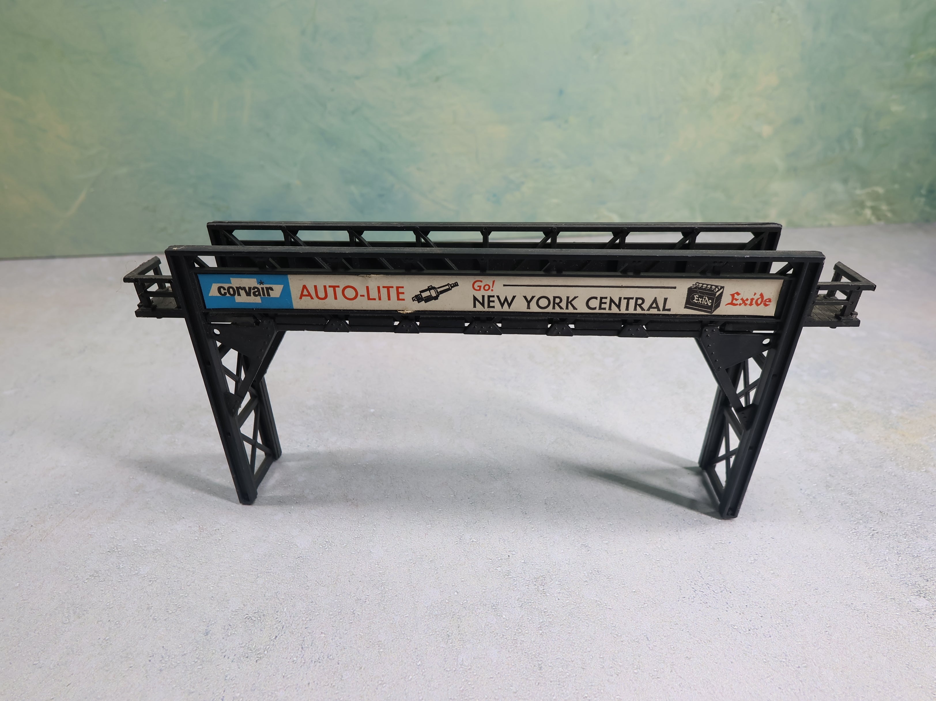 USED Bachmann Plasticville HO Scale Lot of Pedestrian Bridges (2 pcs)