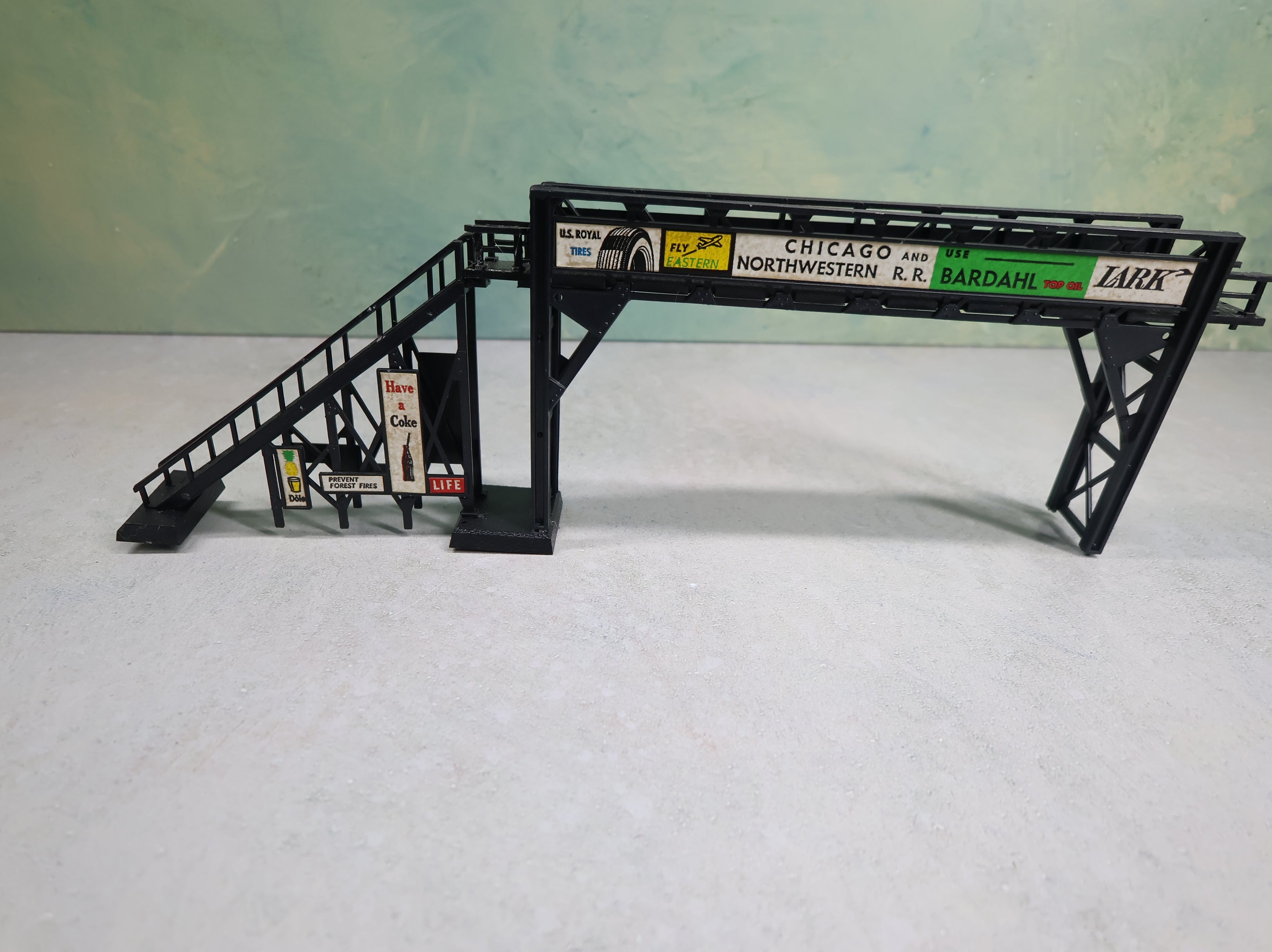 USED Bachmann Plasticville HO Scale Lot of Pedestrian Bridges (2 pcs)