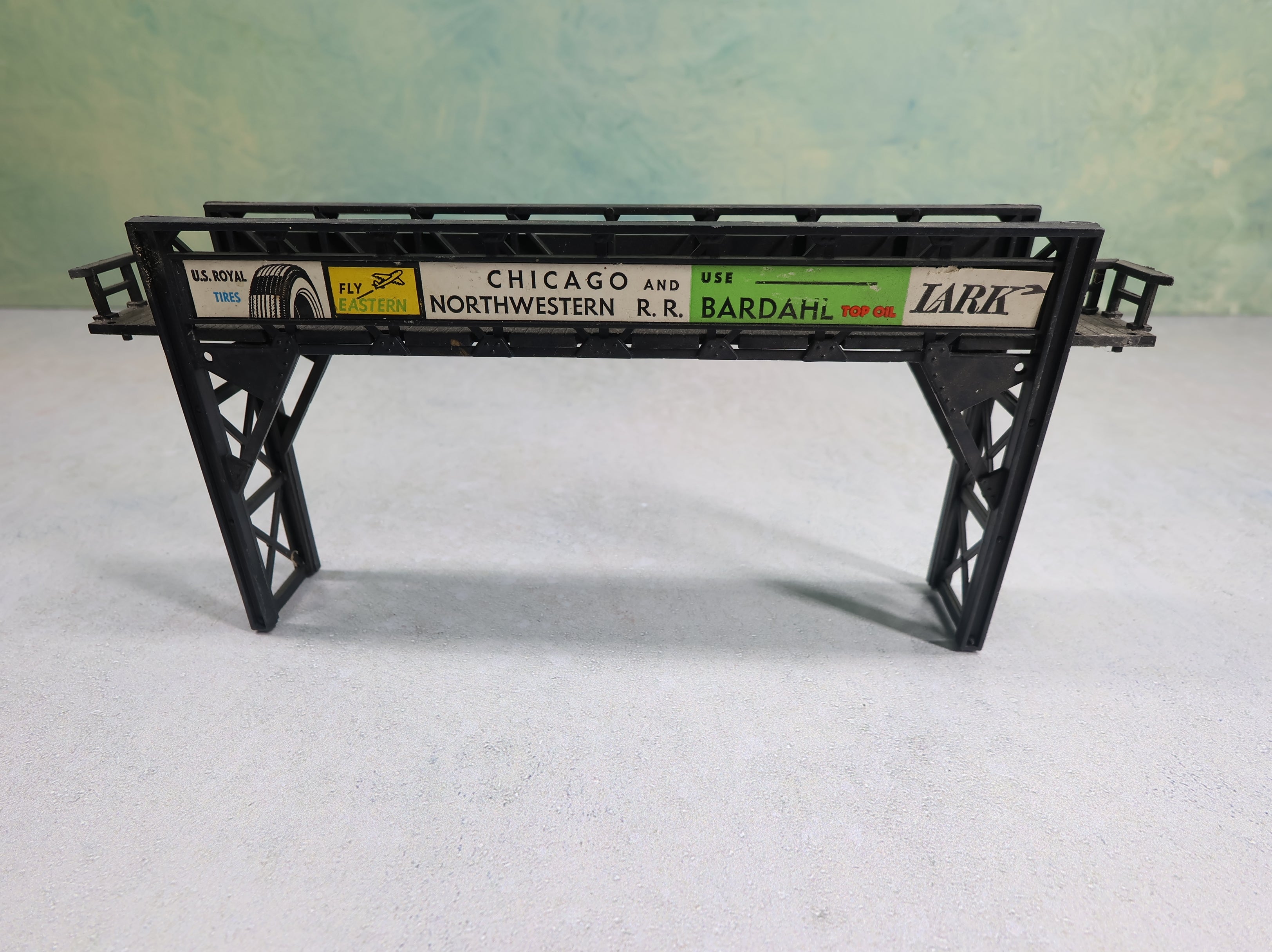 USED Bachmann Plasticville HO Scale Lot of Pedestrian Bridges (2 pcs)