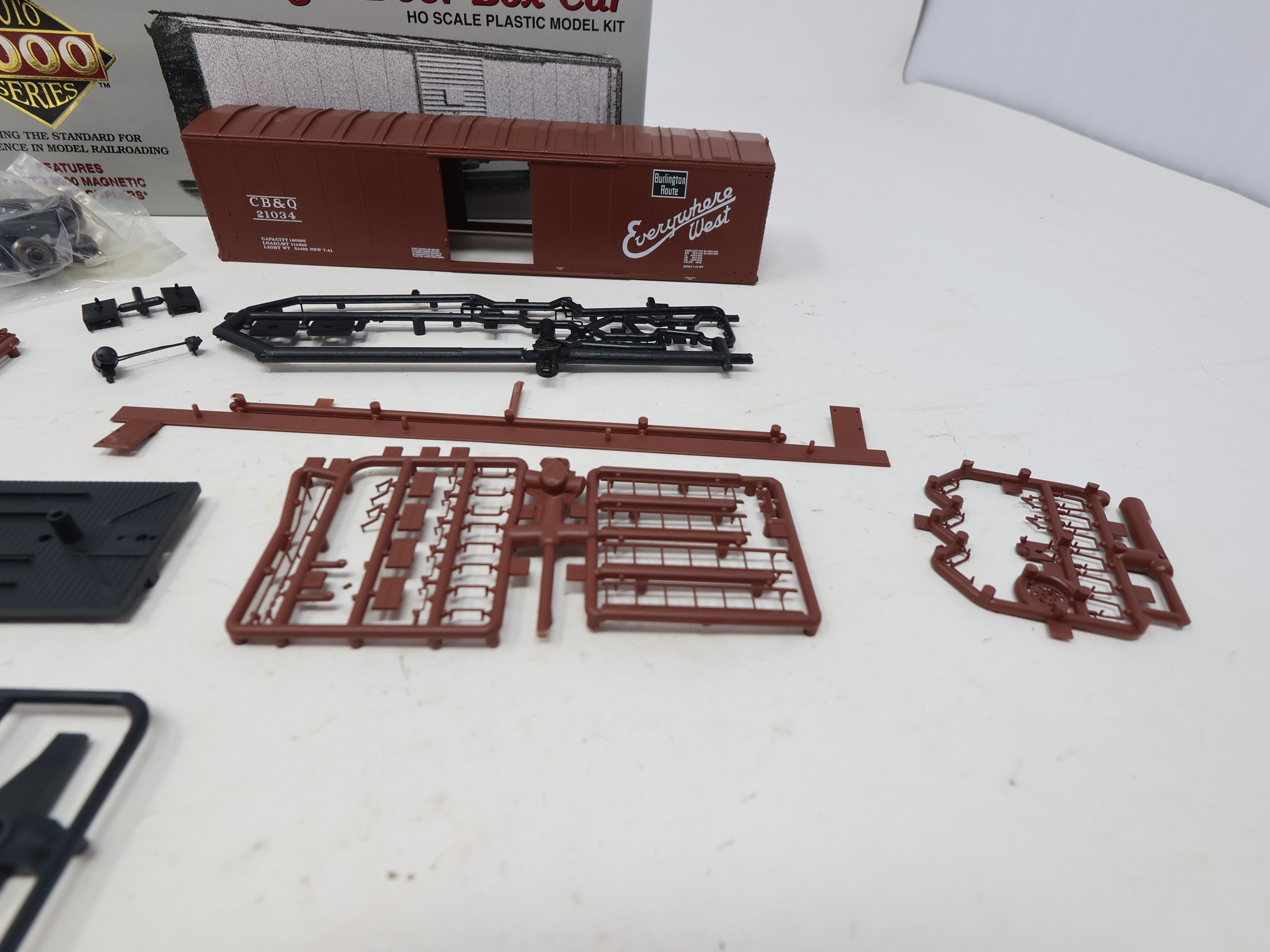 USED Life-Like 21782 HO Scale, 50' Single Door Box Car, Chicago, Burlington & Quincy CB&Q #21034 (KIT)