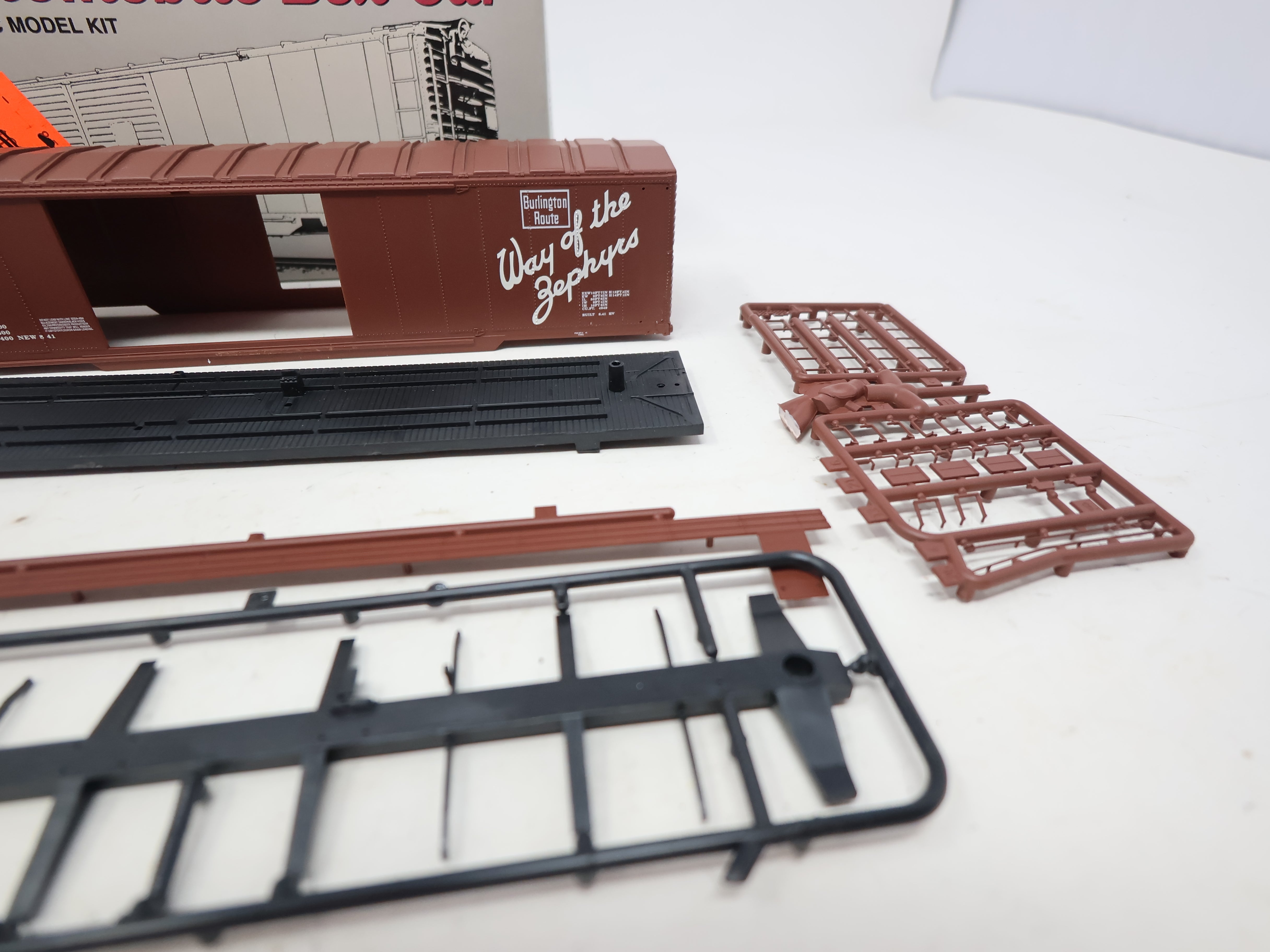 USED Life-Like 21016 HO Scale, 50' Automobile Box Car, Chicago, Burlington & Quincy CB&Q #48563 (KIT)