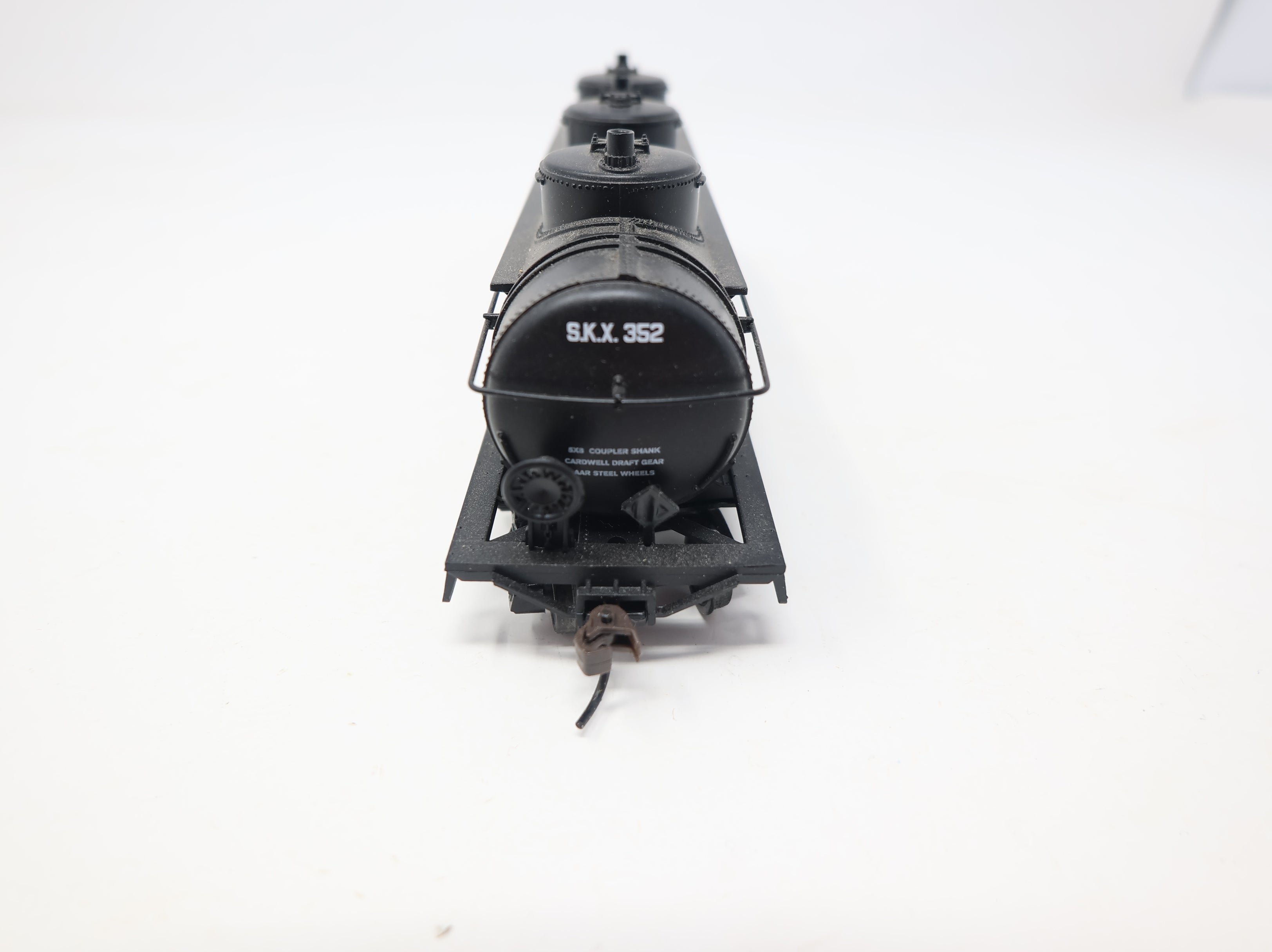 USED Athearn HO Scale Triple Dome Tank Car Spencer Kellogg & Sons SKX #352