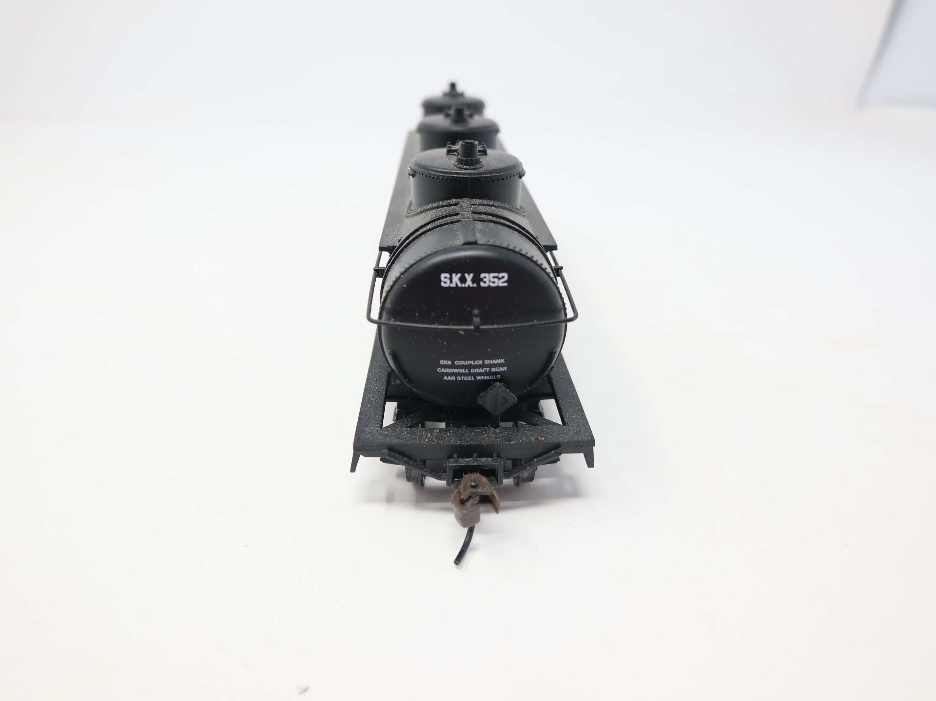 USED Athearn HO Scale Triple Dome Tank Car Spencer Kellogg & Sons SKX #352