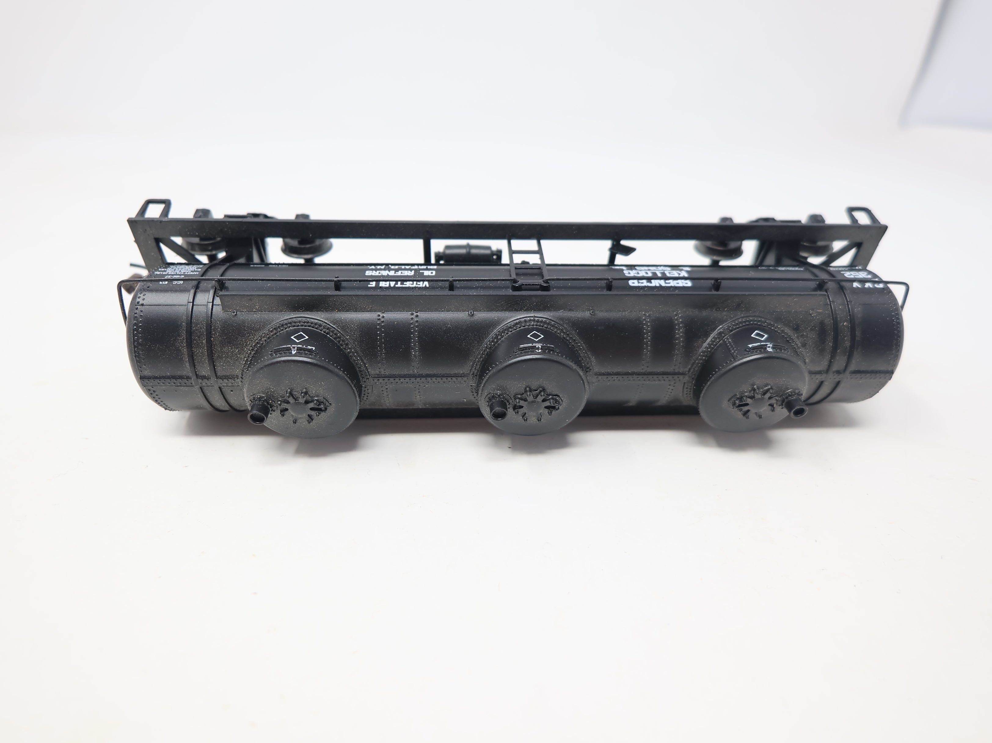 USED Athearn HO Scale Triple Dome Tank Car Spencer Kellogg & Sons SKX #352