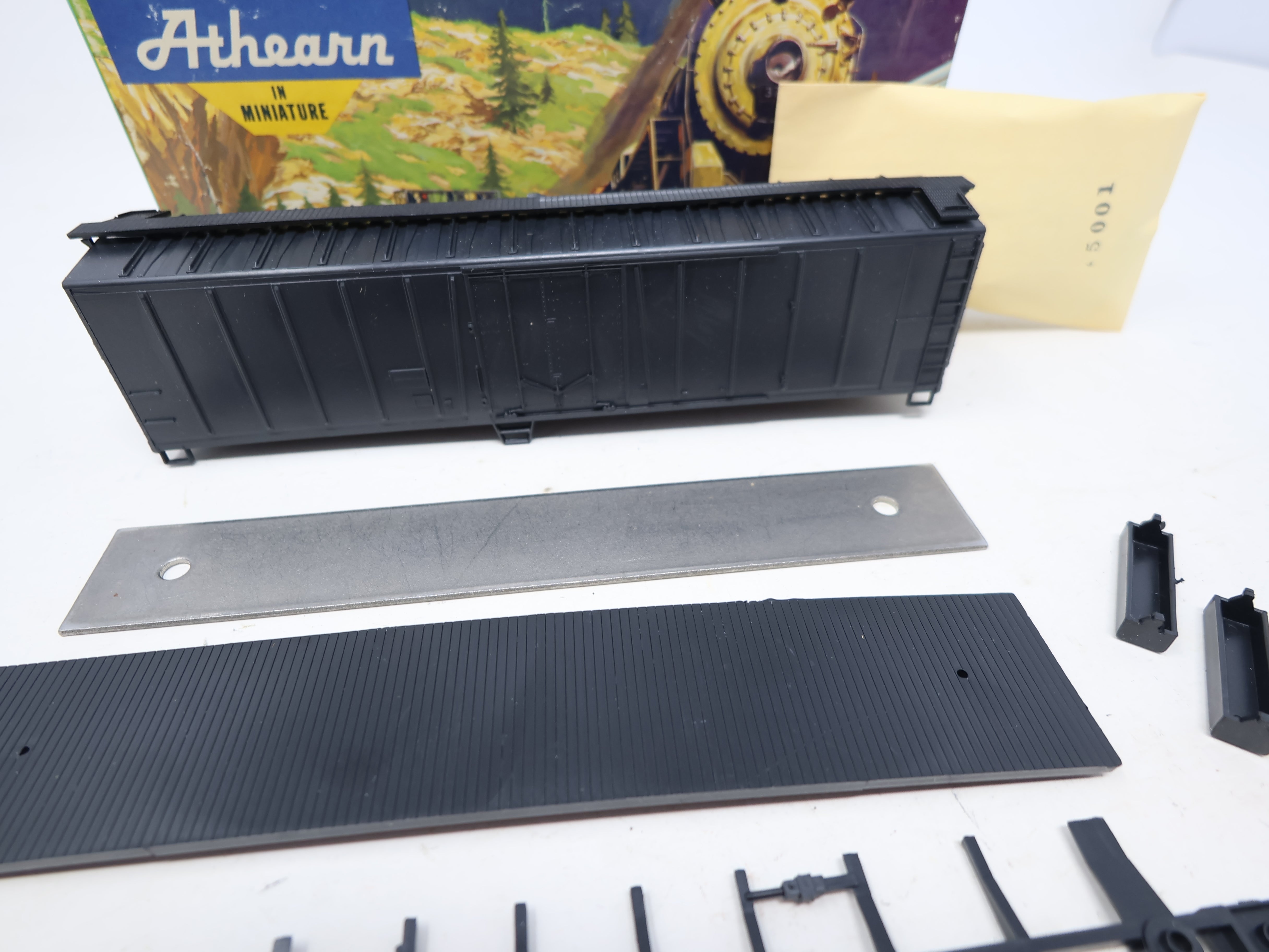 USED Athearn 1631 HO Scale, 50' Outside Braced Reefer, Undecorated Black (KIT)