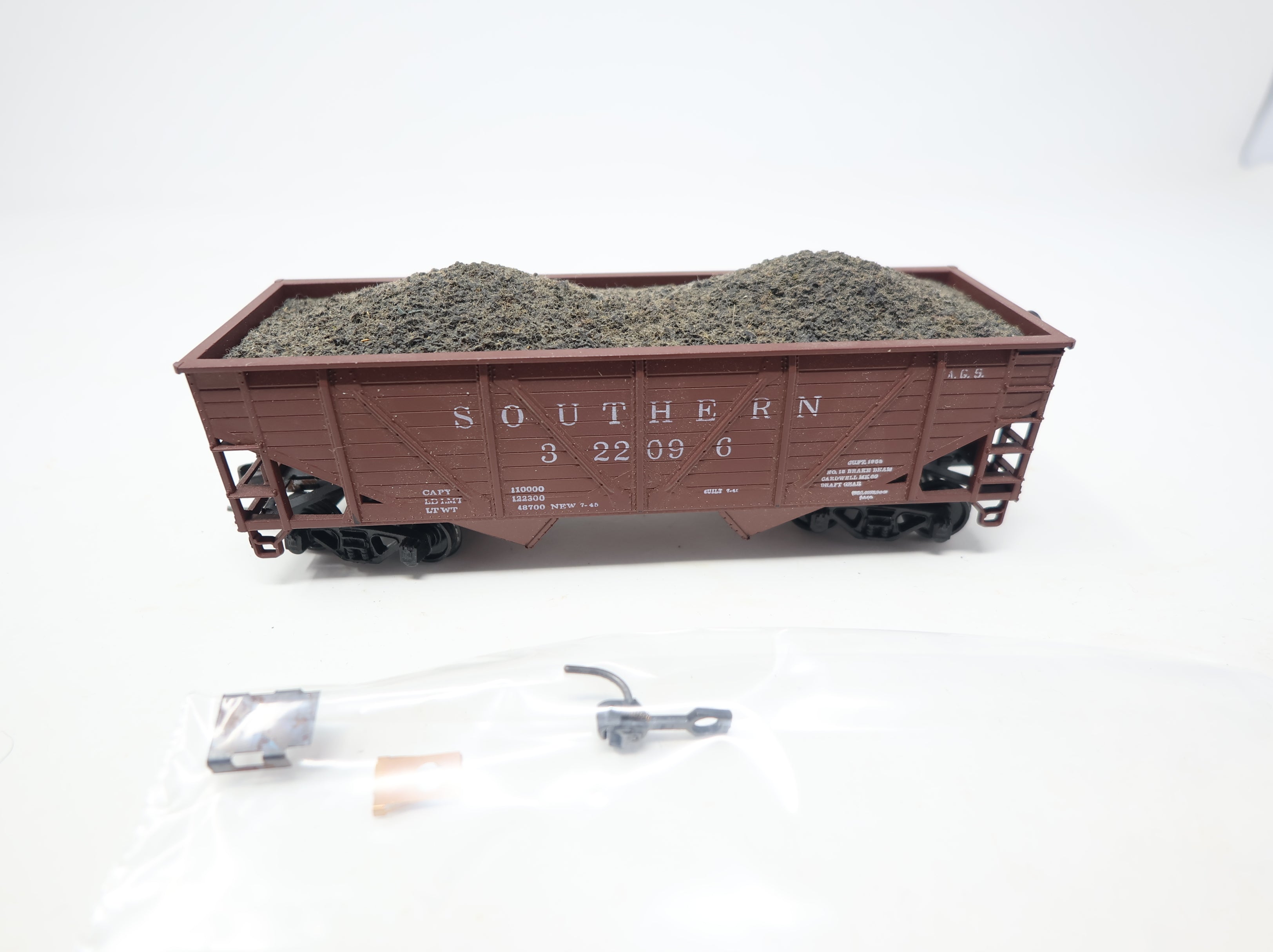 USED Athearn HO Scale 34' Wood Side Hopper Southern #322096 w/ Coal Load