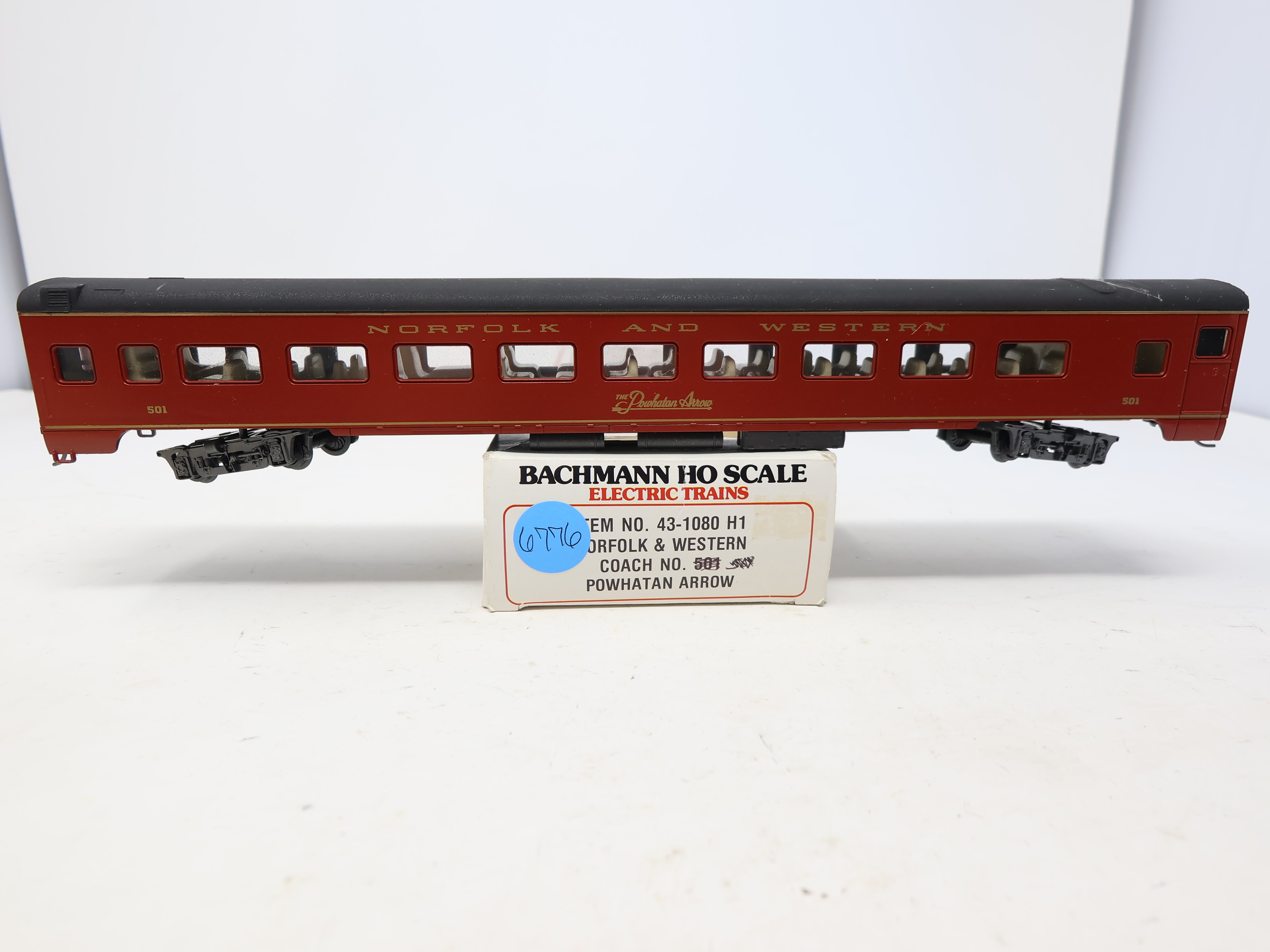 USED Bachmann HO Scale, Coach Passenger Car, Norfolk & Western #501, Powhatan Arrow