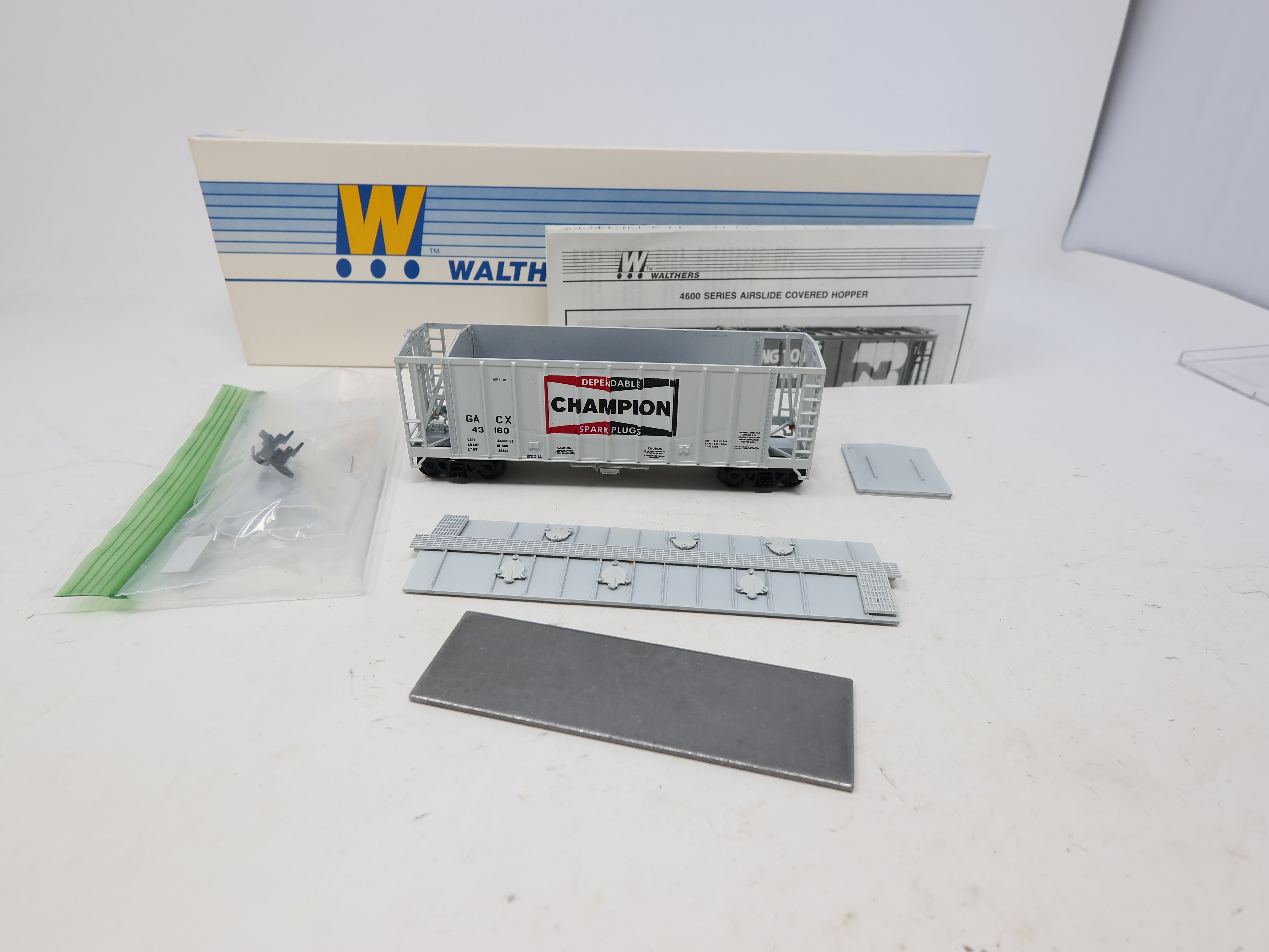 USED Walthers 932-4611 HO Scale, Single Bay Airslide Hopper, Champion GACX #43160 (KIT)