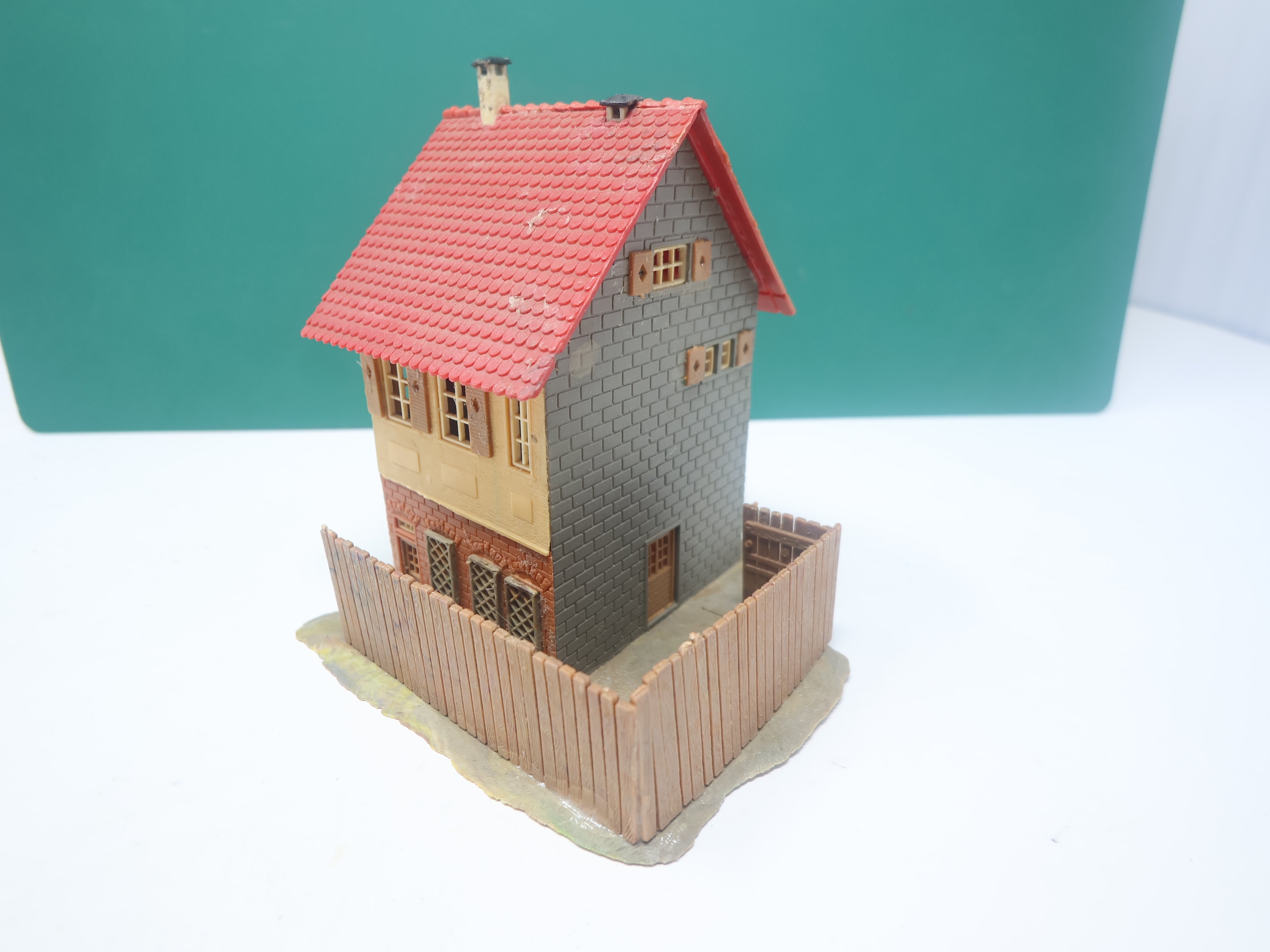 USED Faller HO Scale, German Home w/ Fence