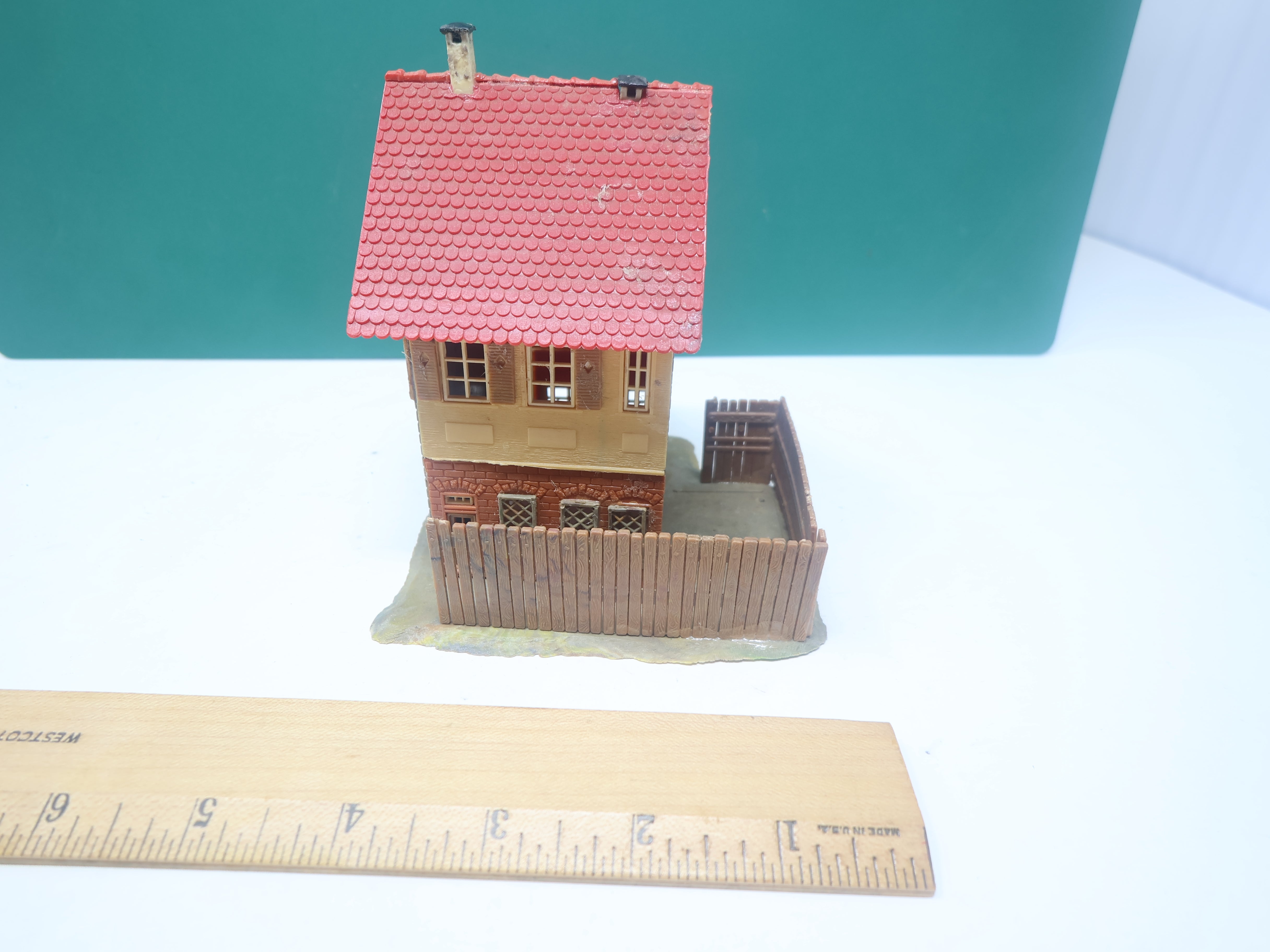 USED Faller HO Scale, German Home w/ Fence