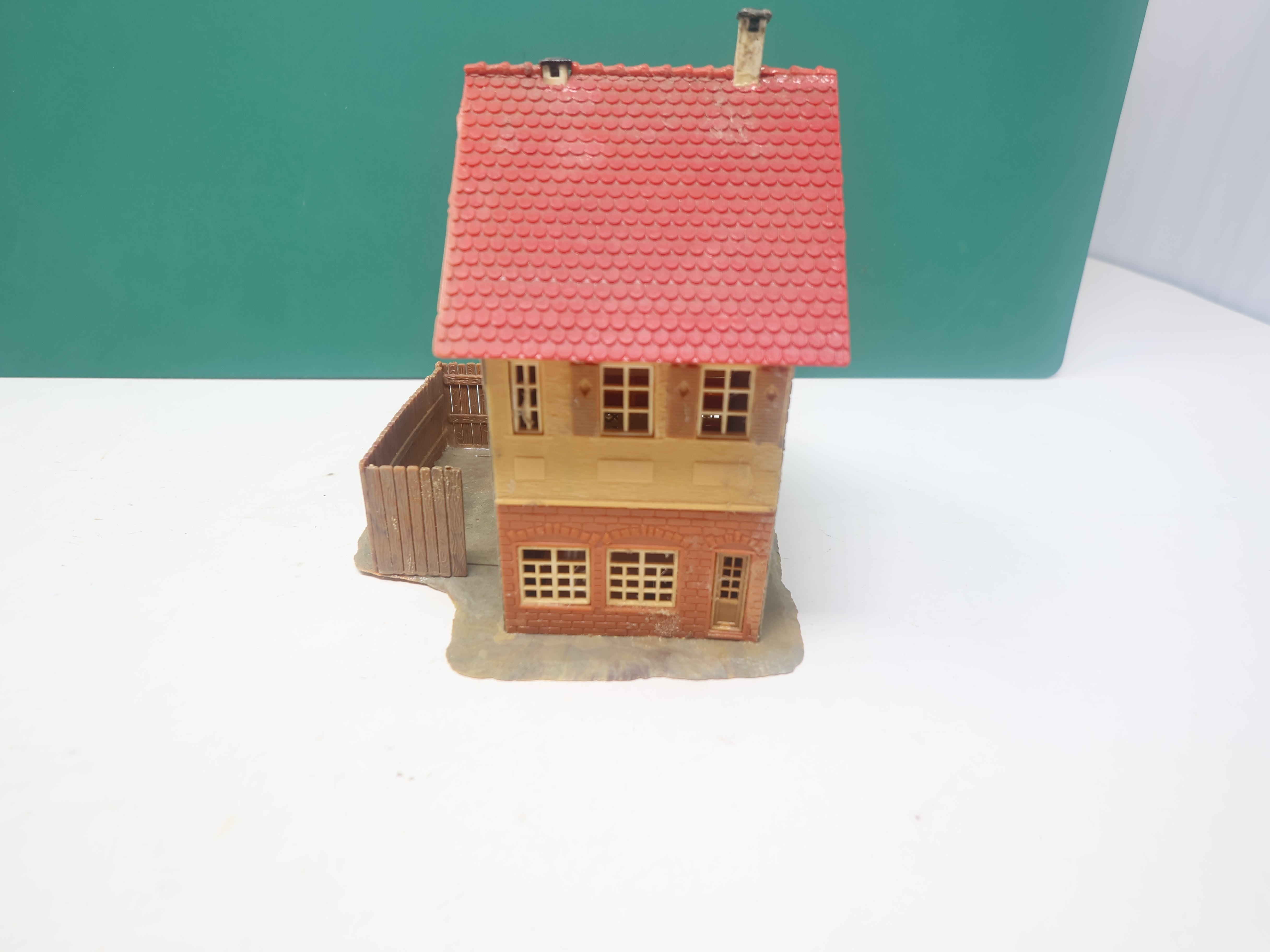 USED Faller HO Scale, German Home w/ Fence