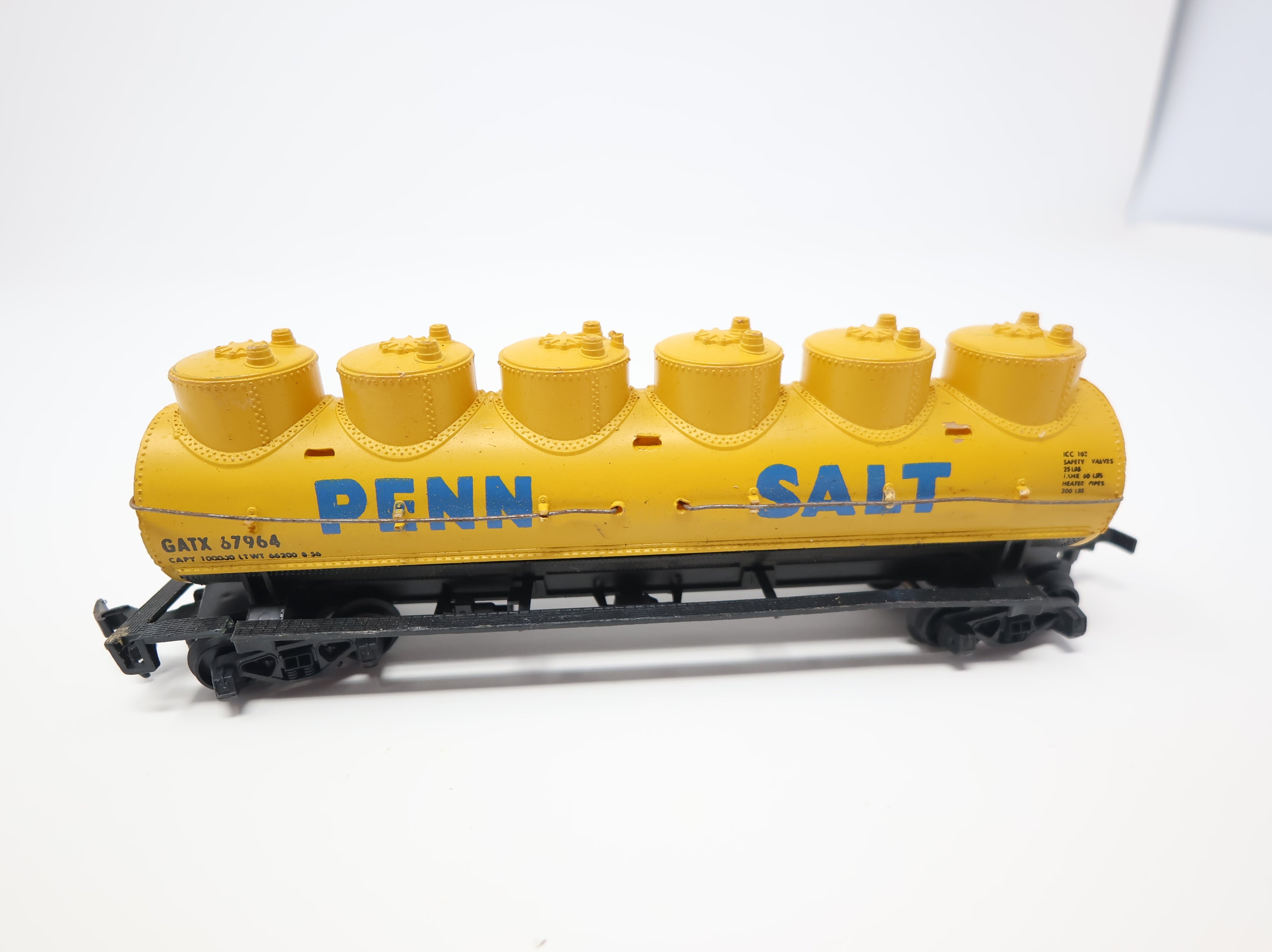 USED AHM HO Scale 6 Dome Tank Car Penn Salt GATX #67964