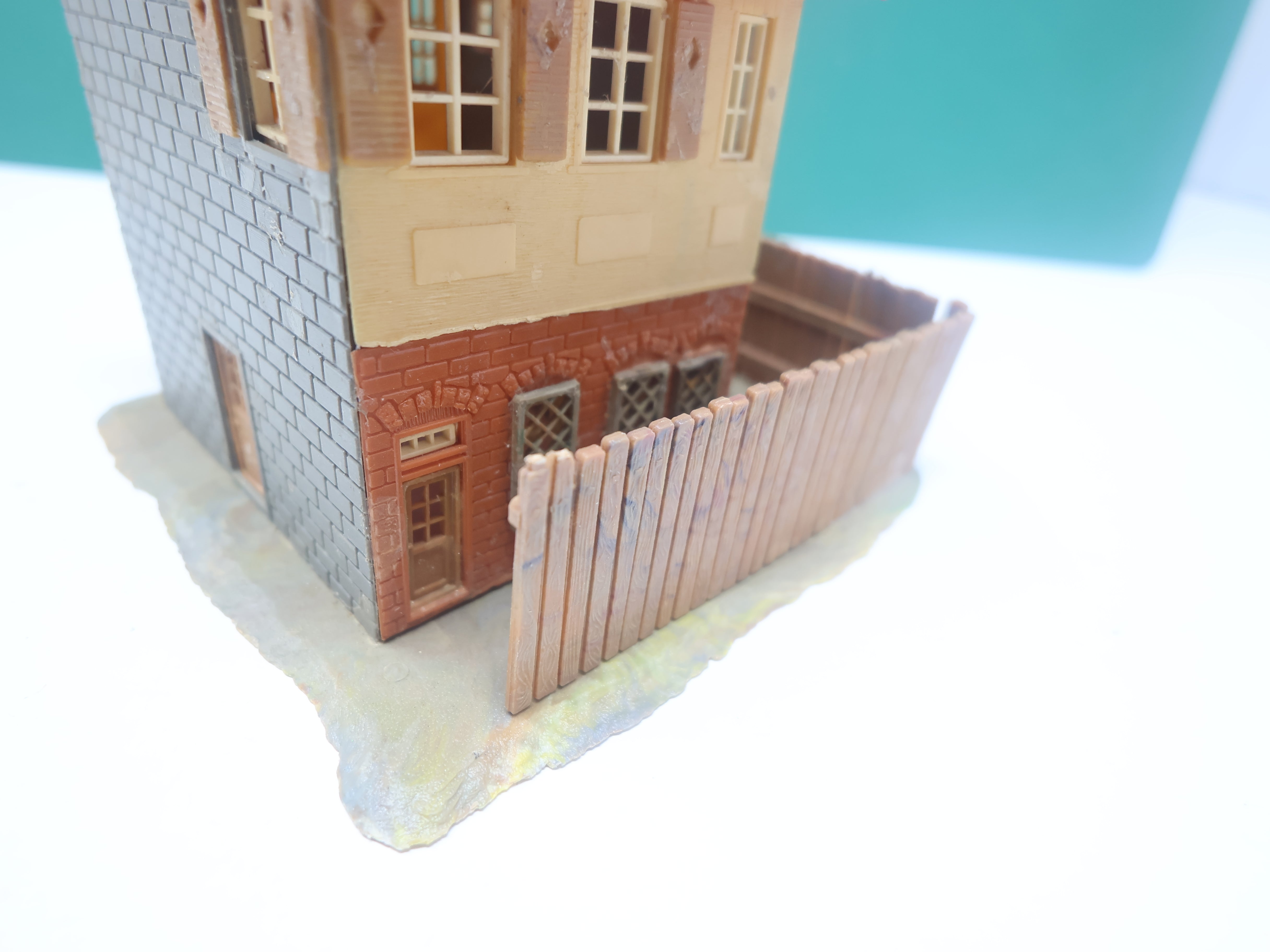 USED Faller HO Scale, German Home w/ Fence